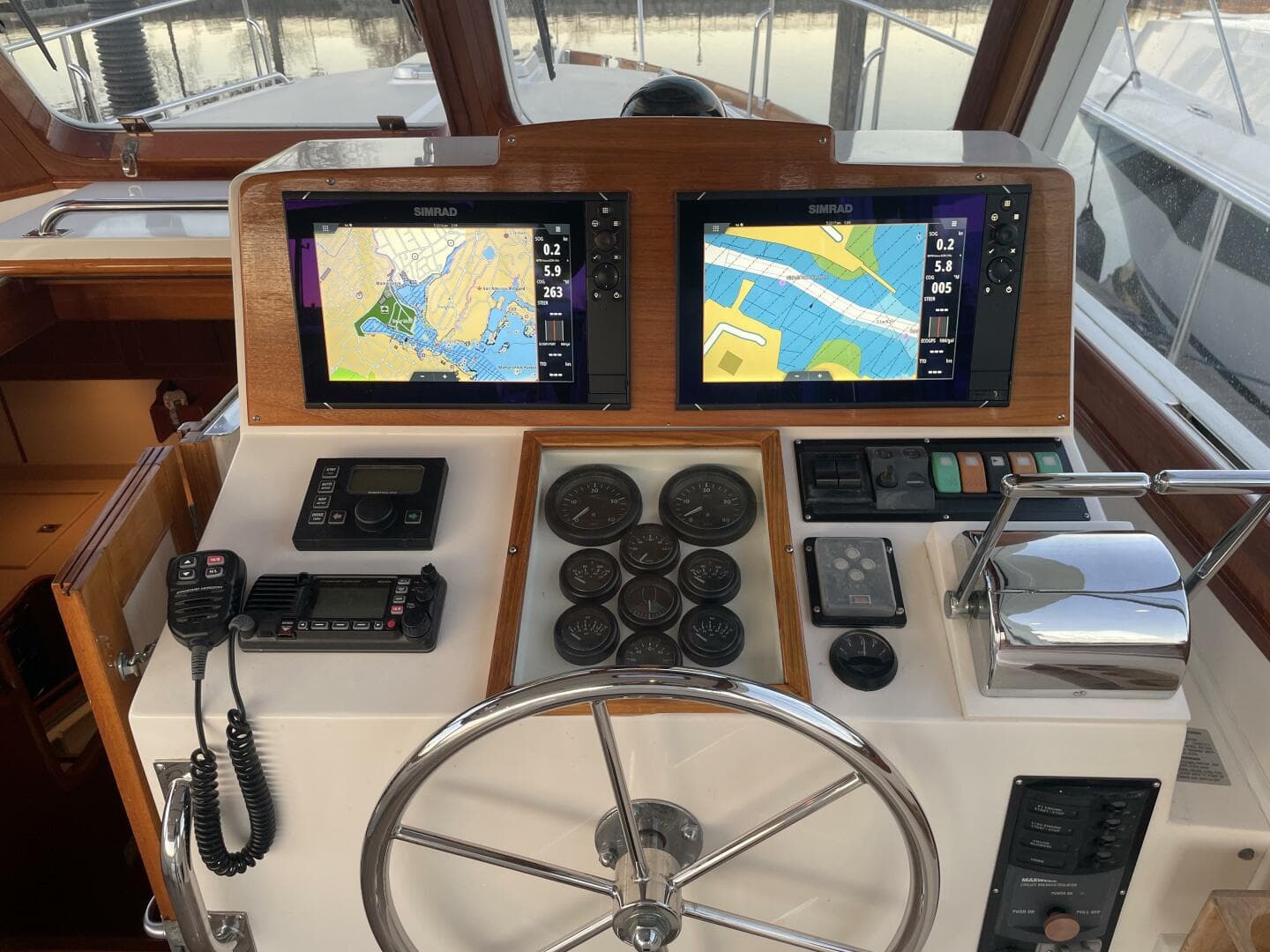 2001 Grand Banks Eastbay 38 HX — photo 29