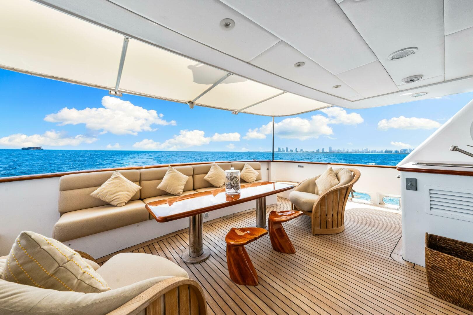 1996 Palmer Johnson Tri-Deck FB — photo 25