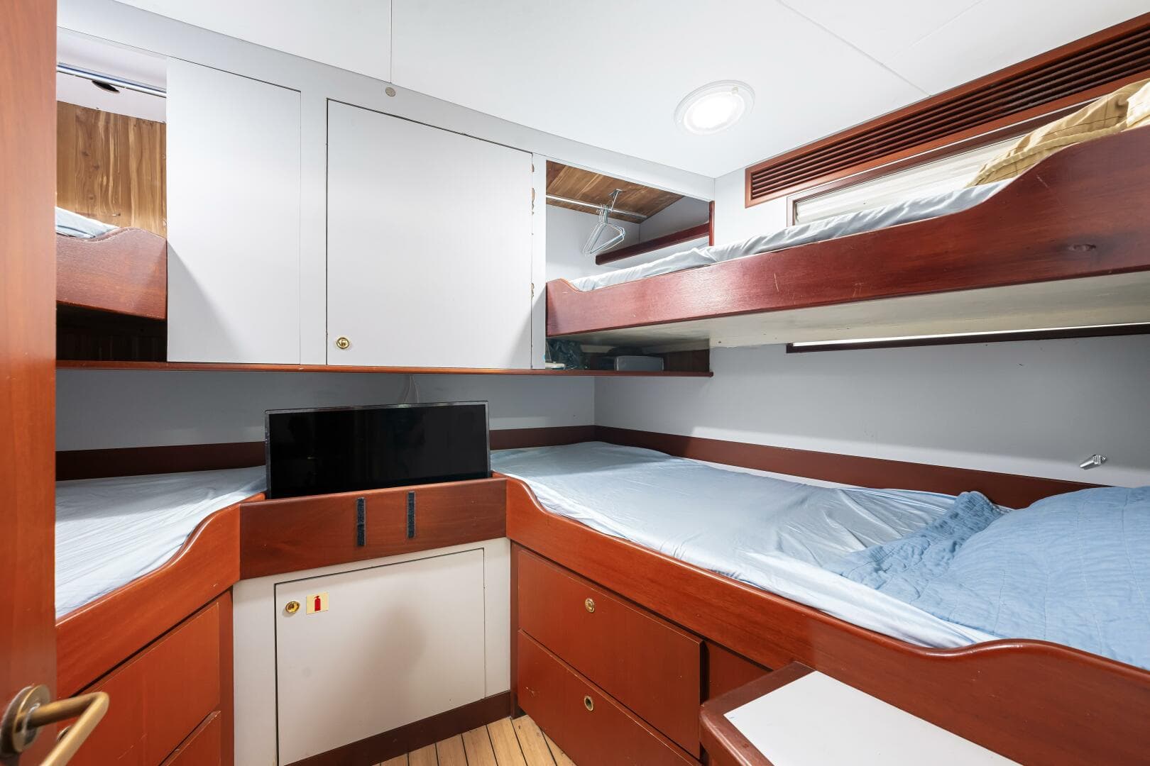 1996 Palmer Johnson Tri-Deck FB — photo 129