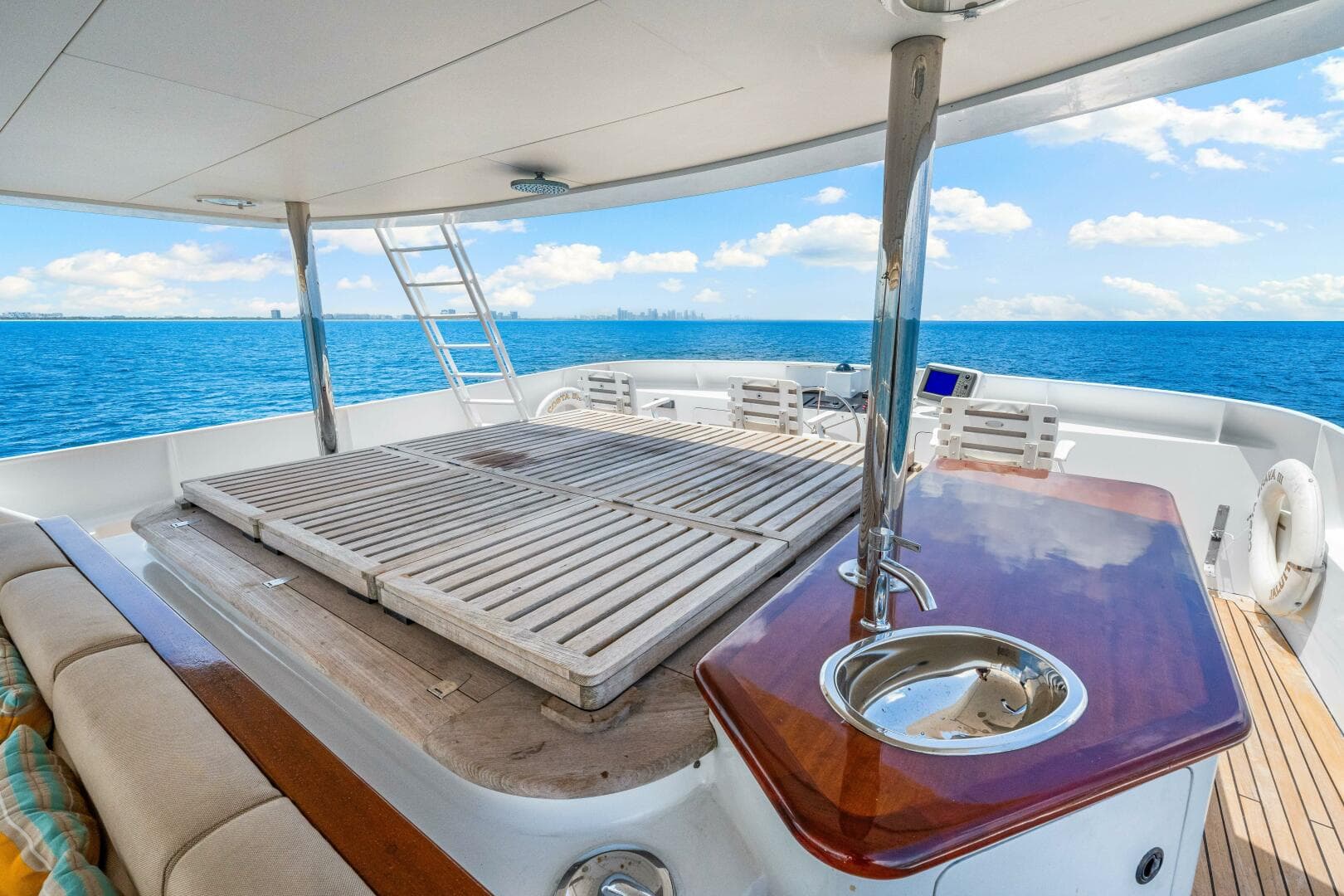 1996 Palmer Johnson Tri-Deck FB — photo 110