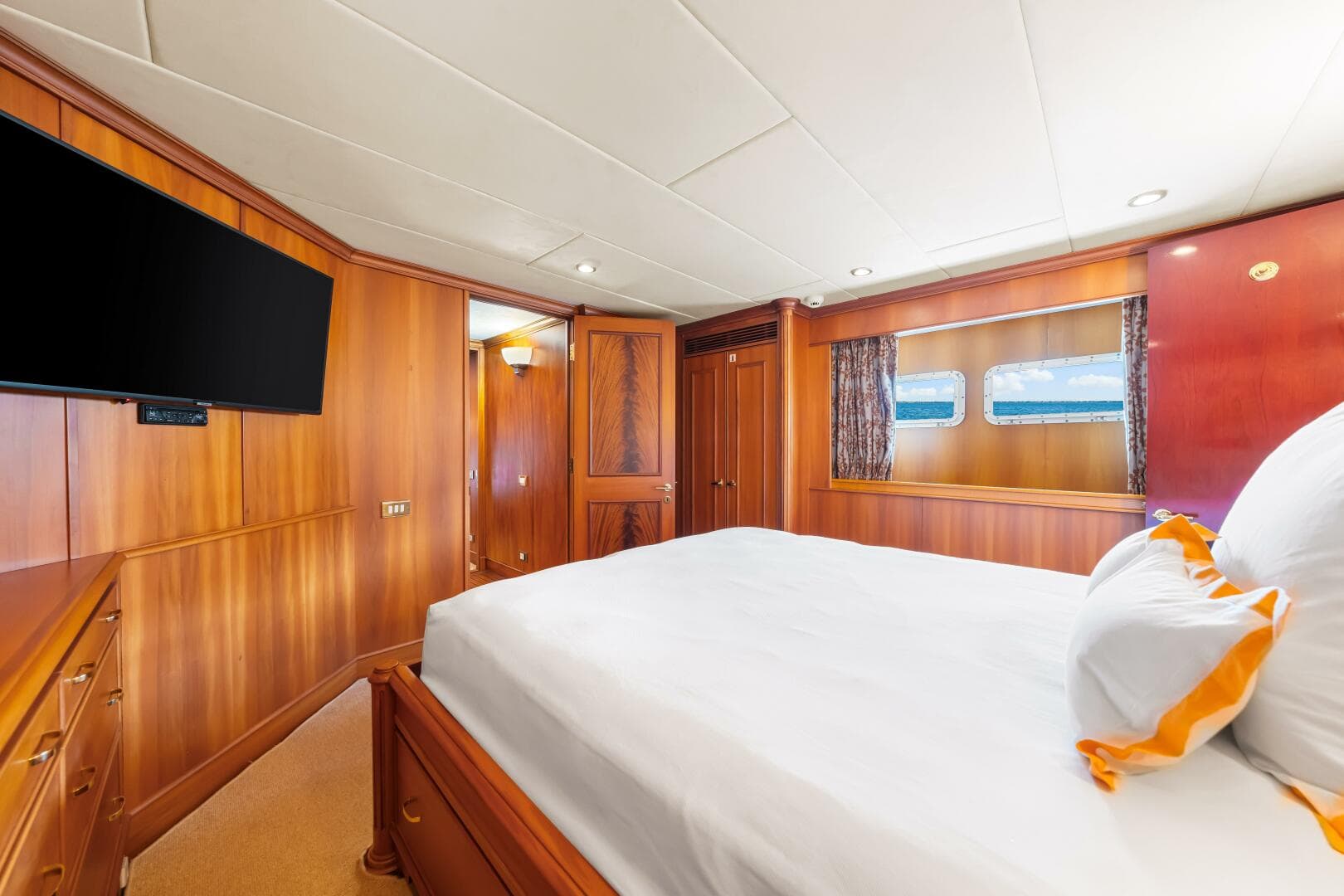 1996 Palmer Johnson Tri-Deck FB — photo 66