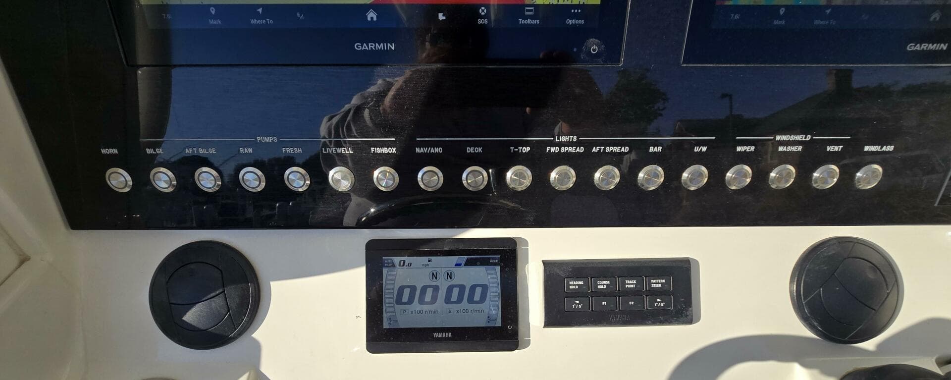 2021 Regulator 34 Center Console — photo 15