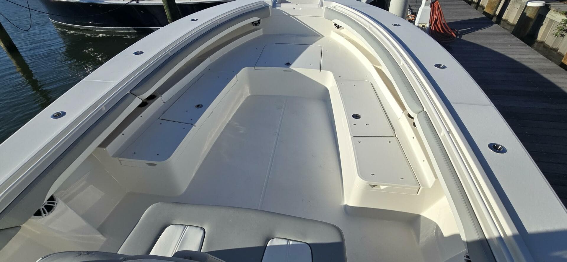 2021 Regulator 34 Center Console — photo 10