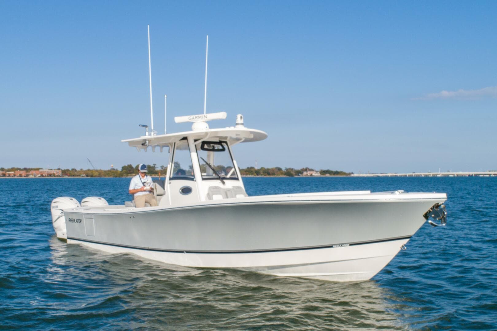 2021 Regulator 34 Center Console — photo 5