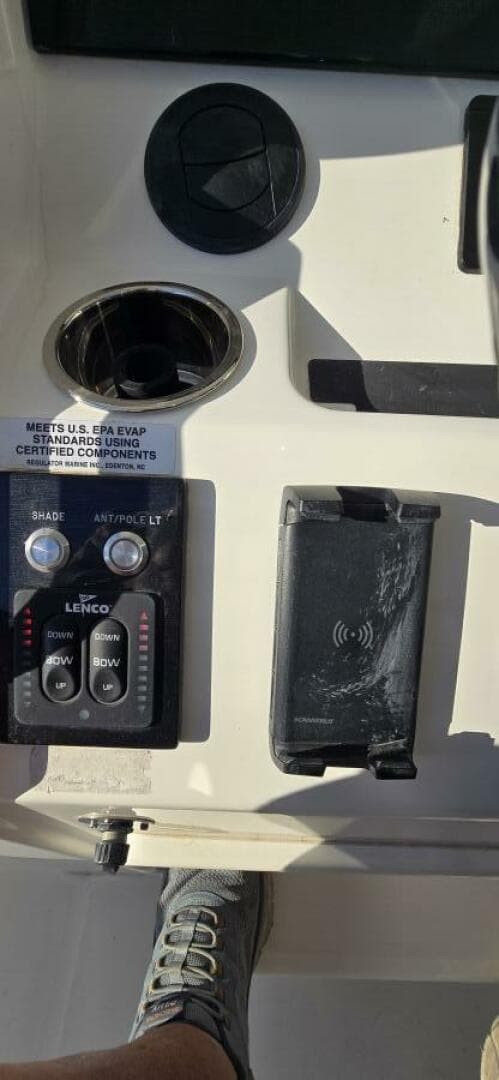 2021 Regulator 34 Center Console — photo 16