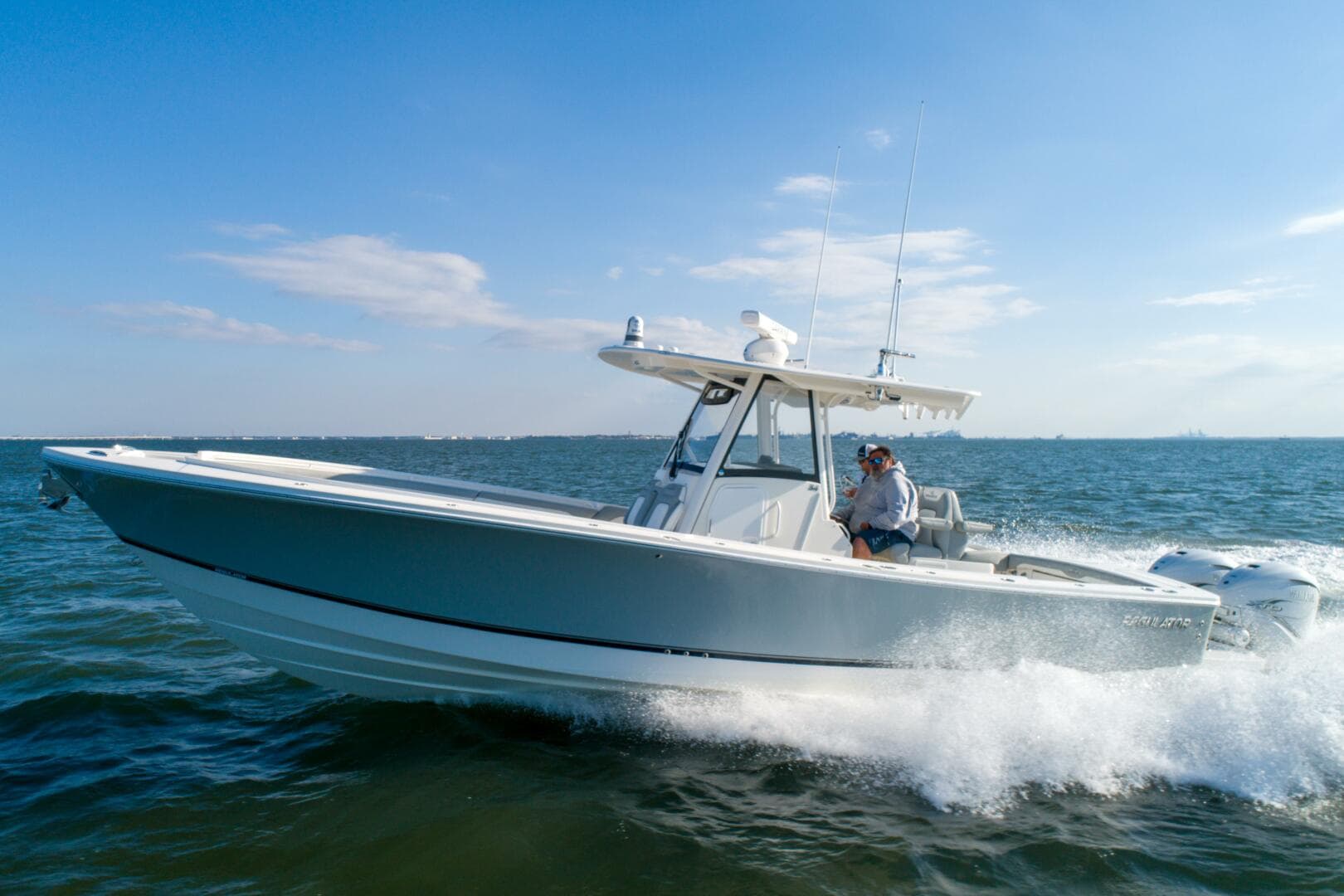 2021 Regulator 34 Center Console — photo 1