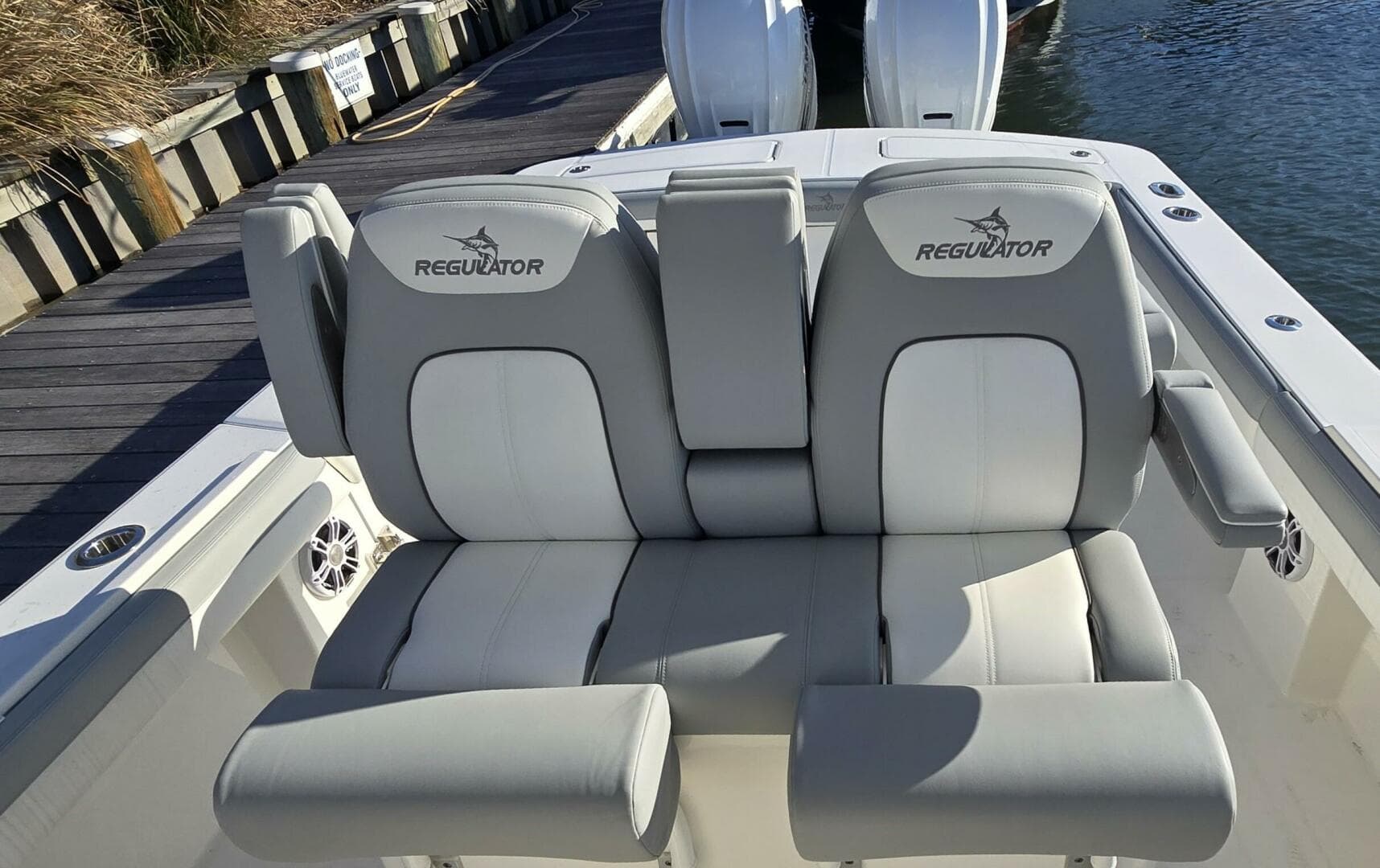 2021 Regulator 34 Center Console — photo 9