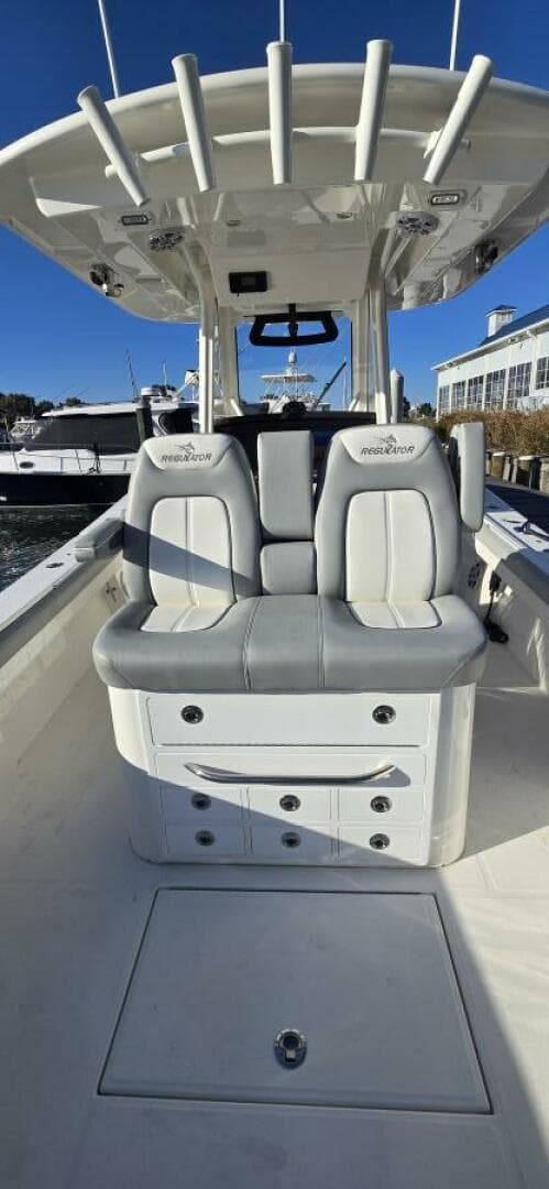 2021 Regulator 34 Center Console — photo 19