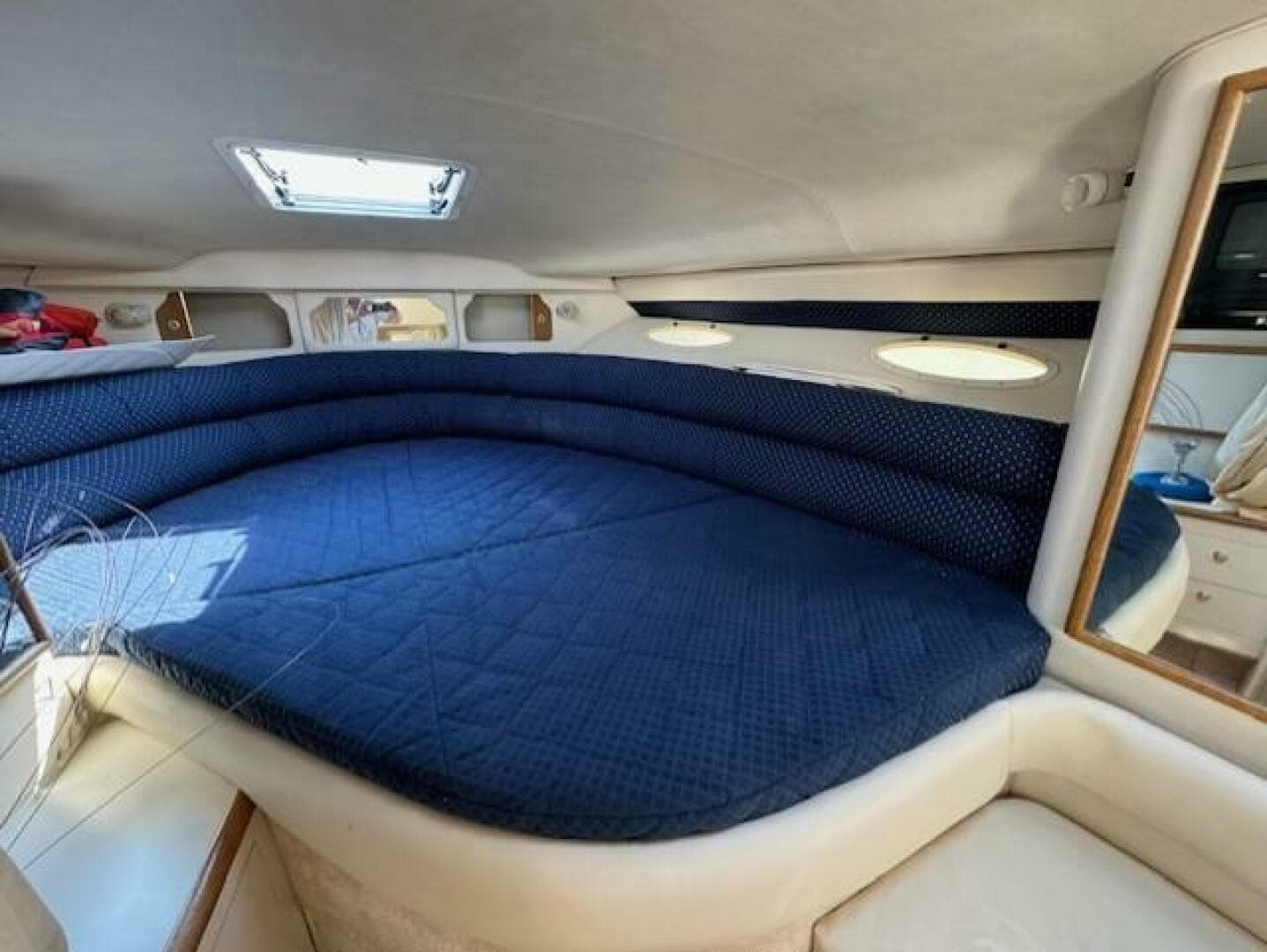 1999 Sea Ray 330 Sundancer — photo 9