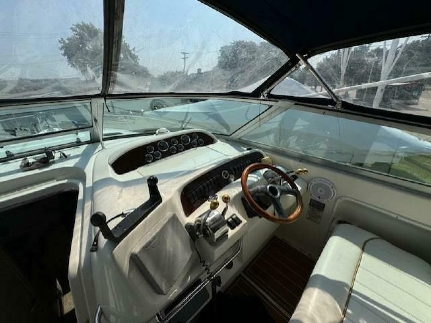 1999 Sea Ray 330 Sundancer — photo 8