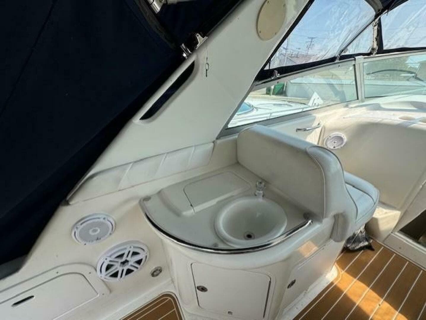 1999 Sea Ray 330 Sundancer — photo 6