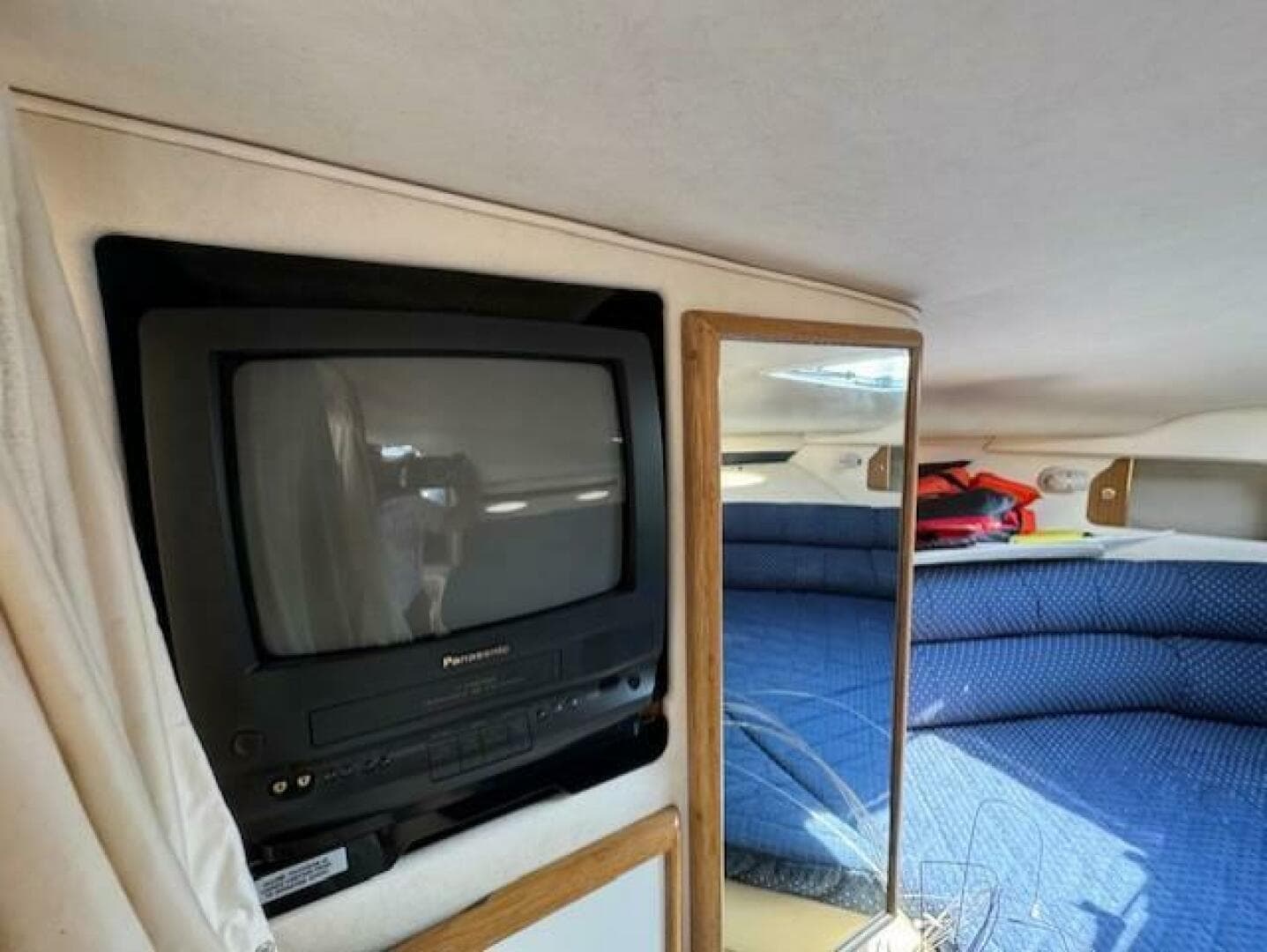 1999 Sea Ray 330 Sundancer — photo 15