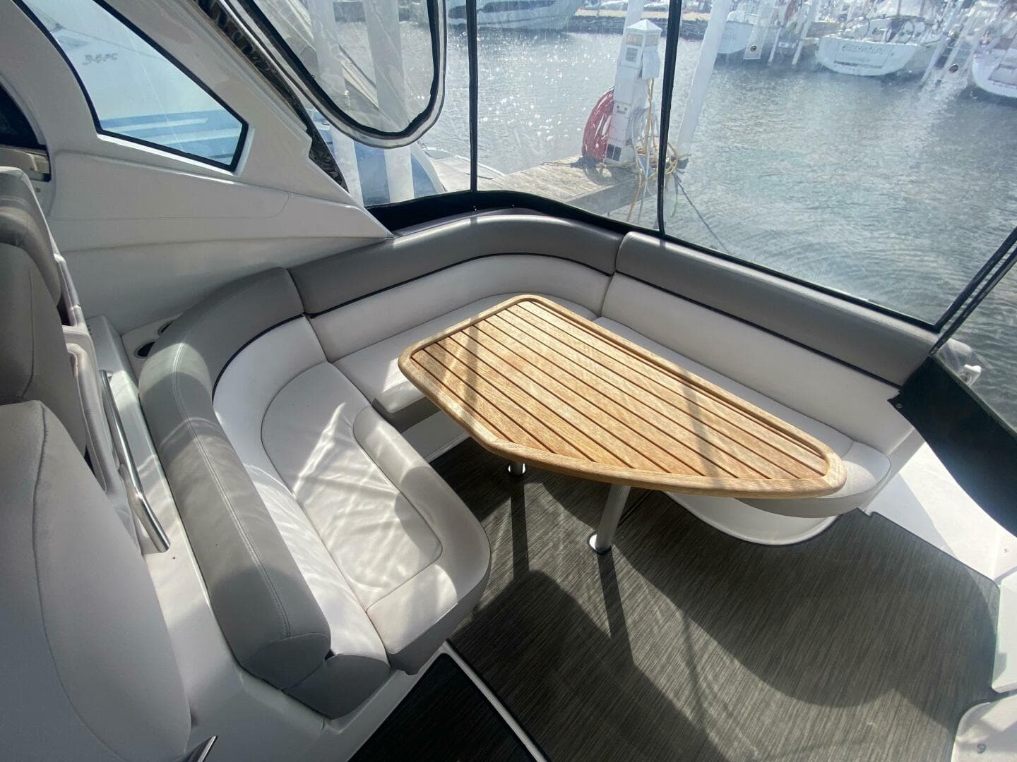 2018 Four Winns 355 Vista — photo 2