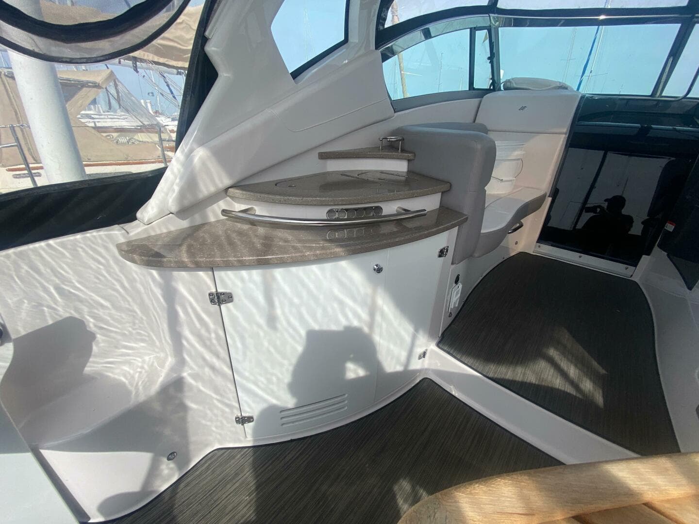 2018 Four Winns 355 Vista — photo 8