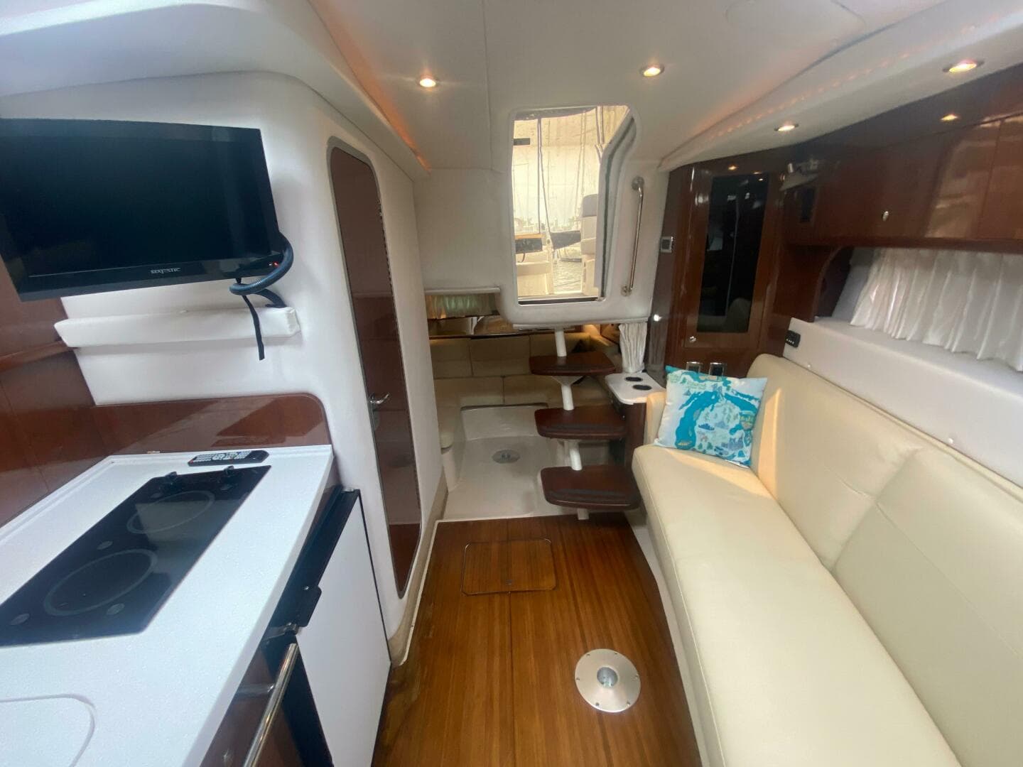 2018 Four Winns 355 Vista — photo 23