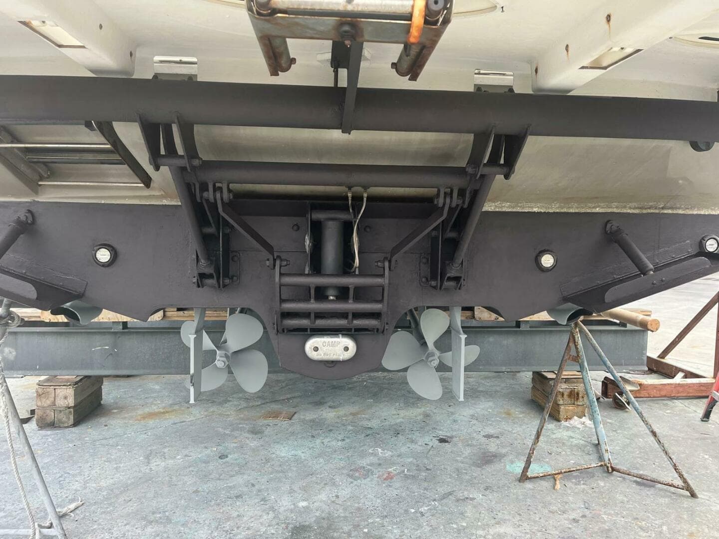 2005 Sea Ray 420 Sundancer — photo 25