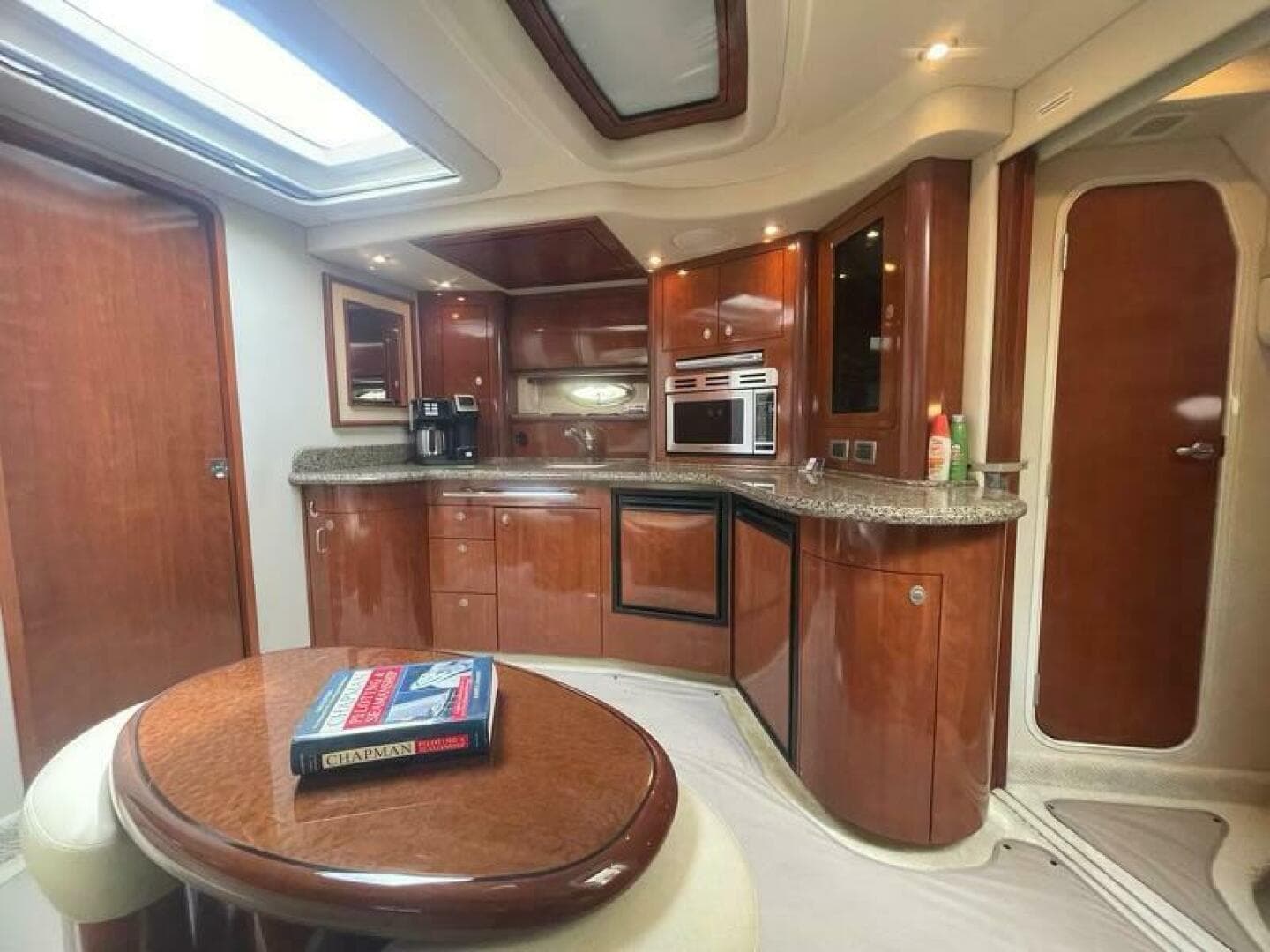 2005 Sea Ray 420 Sundancer — photo 10