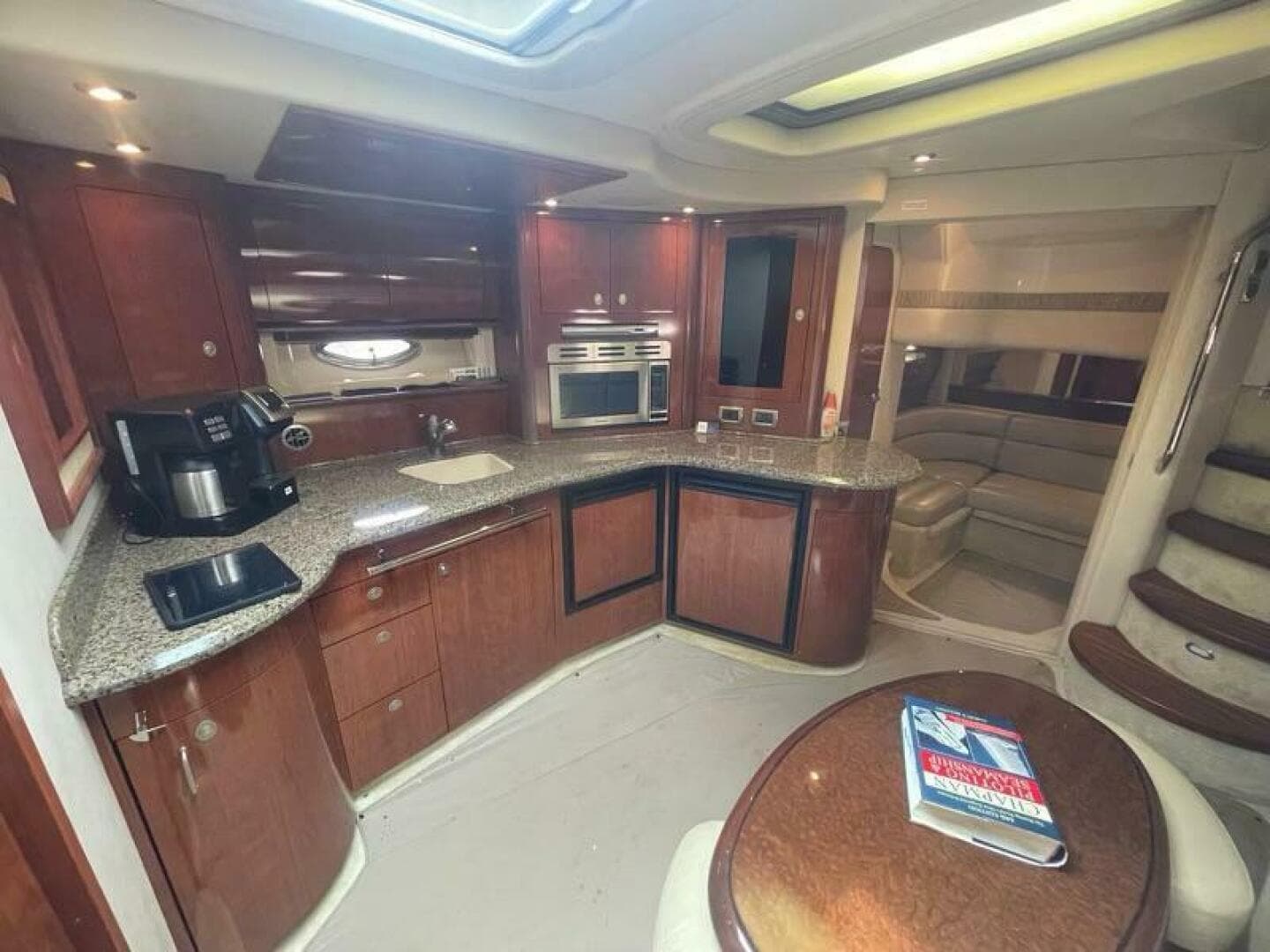2005 Sea Ray 420 Sundancer — photo 11