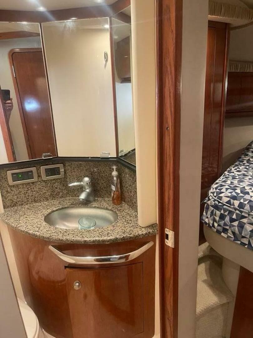 2005 Sea Ray 420 Sundancer — photo 6