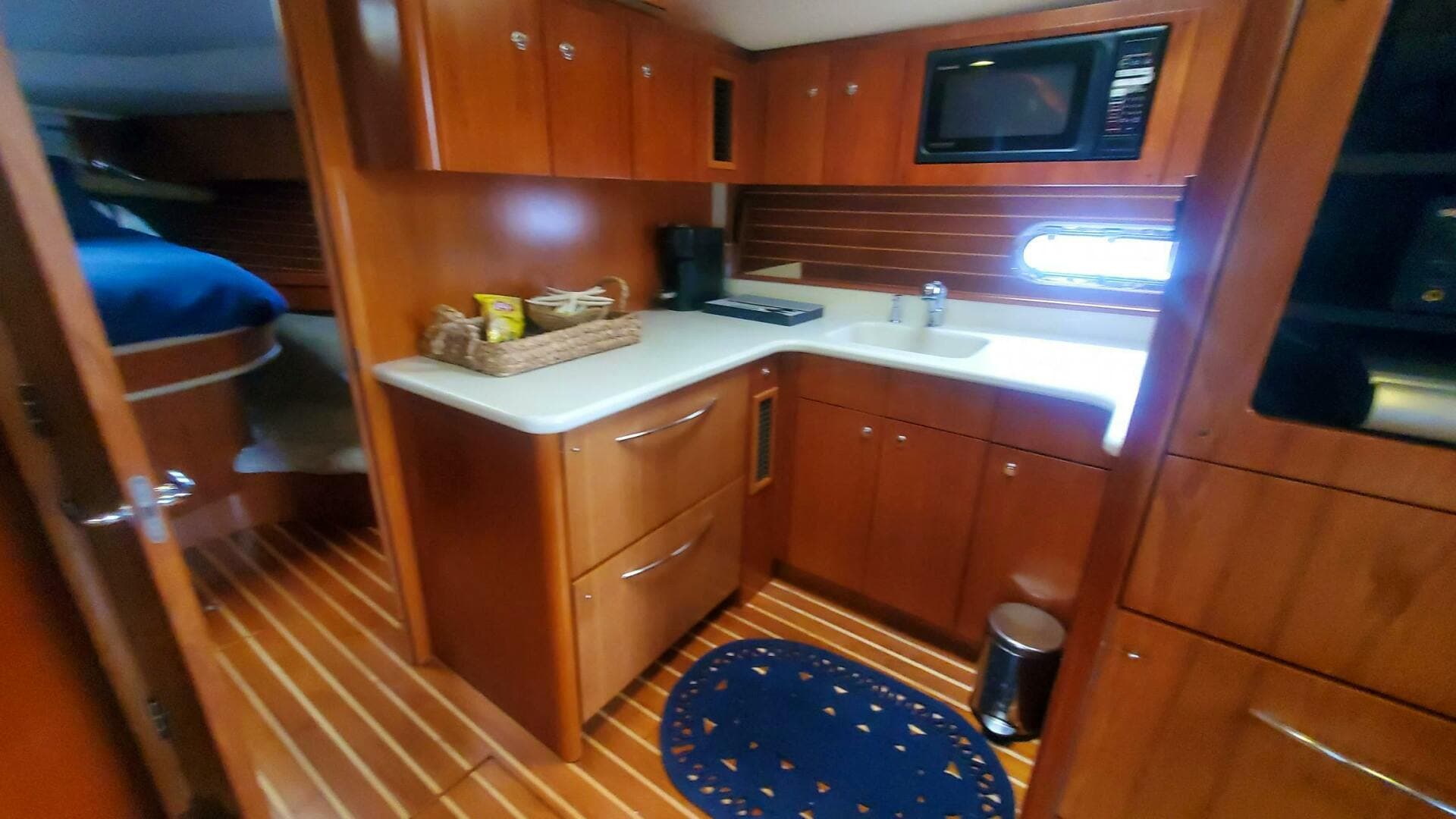 2001 Tiara — photo 15