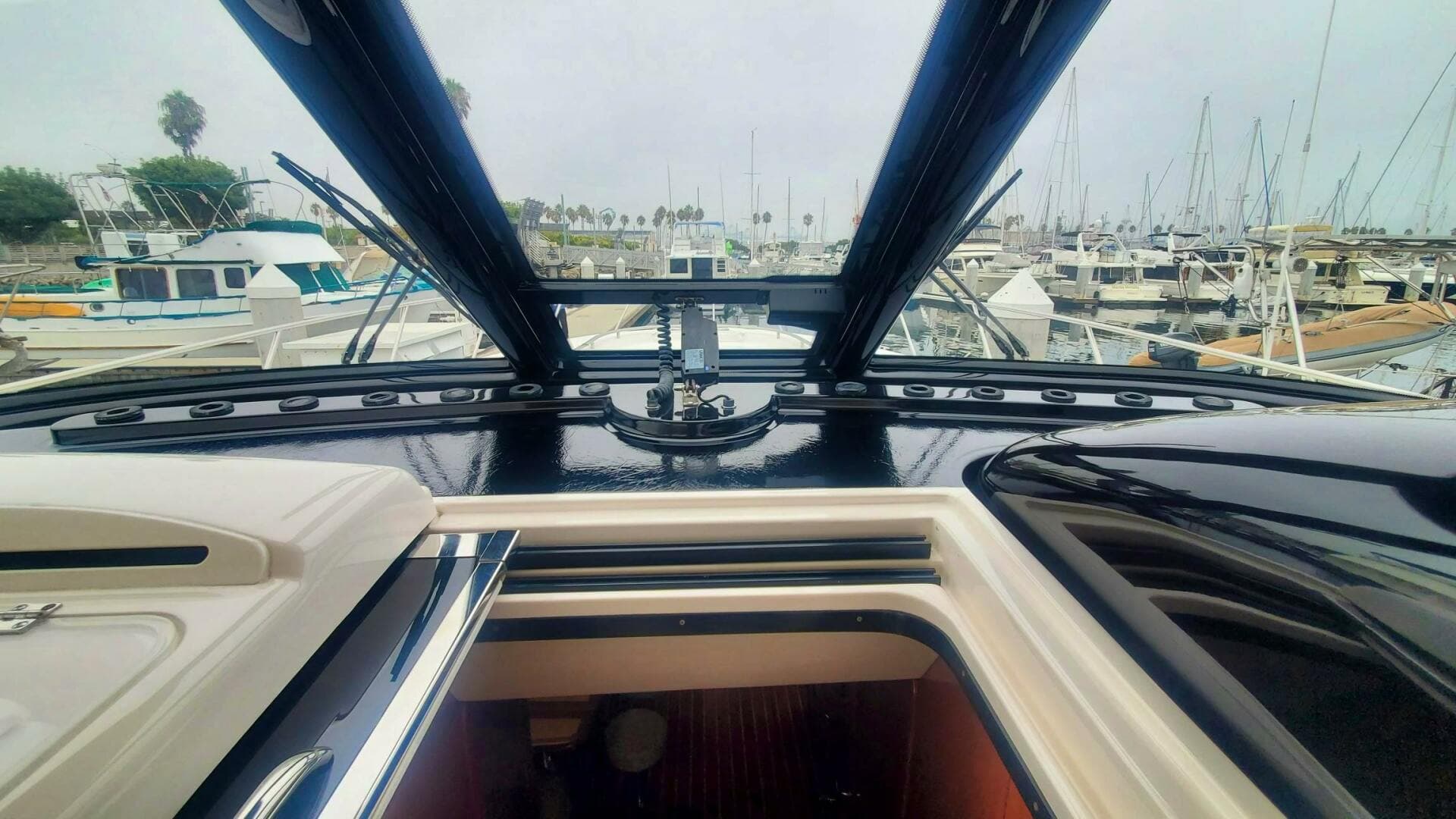 2001 Tiara — photo 8