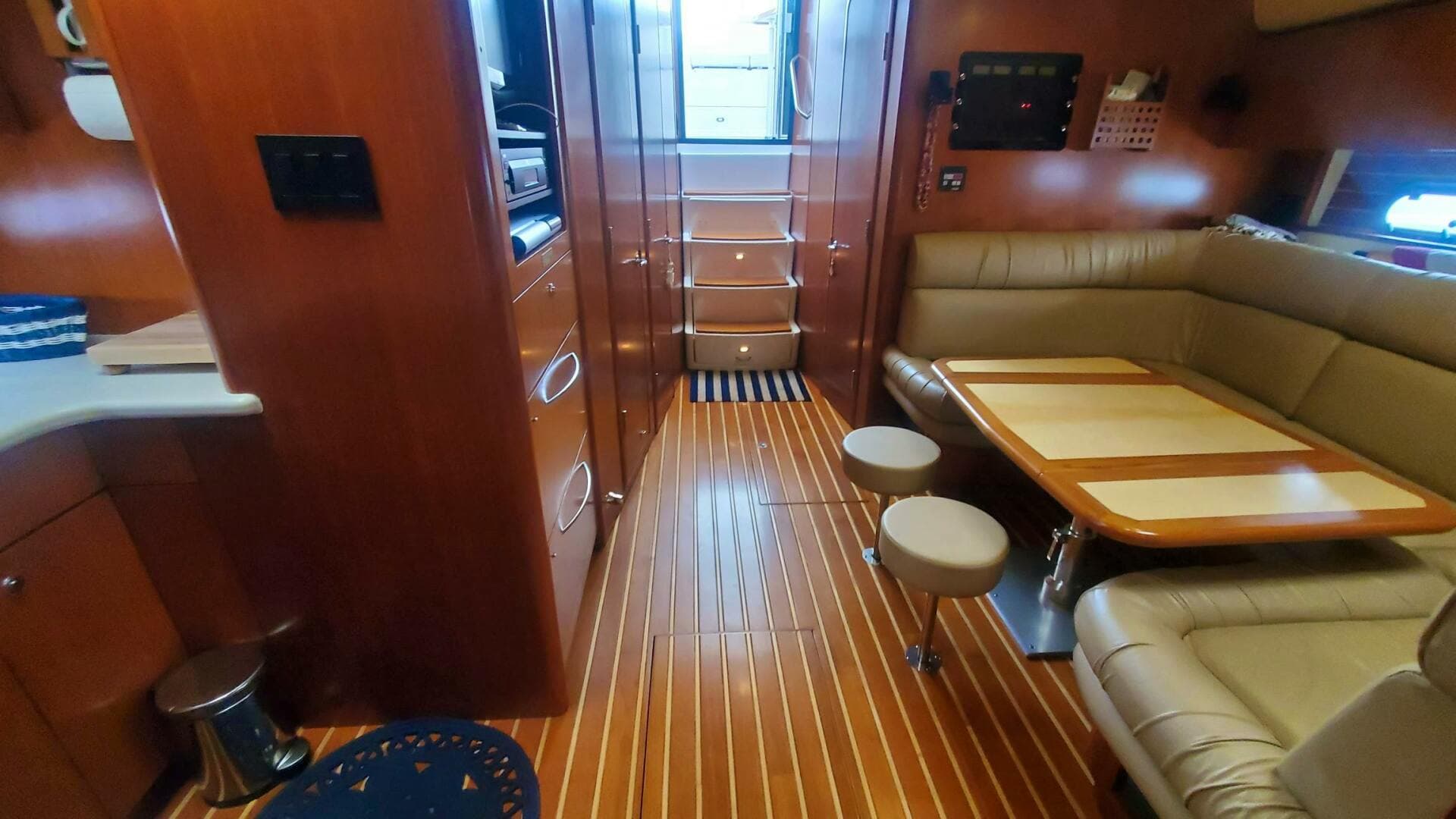 2001 Tiara — photo 11