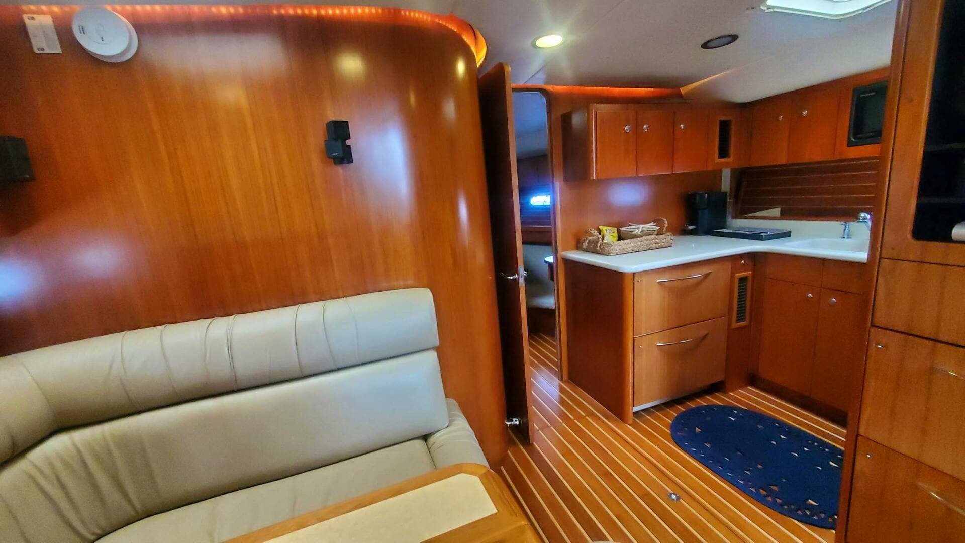 2001 Tiara — photo 13