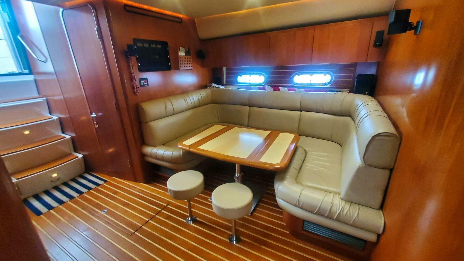 2001 Tiara — photo 9