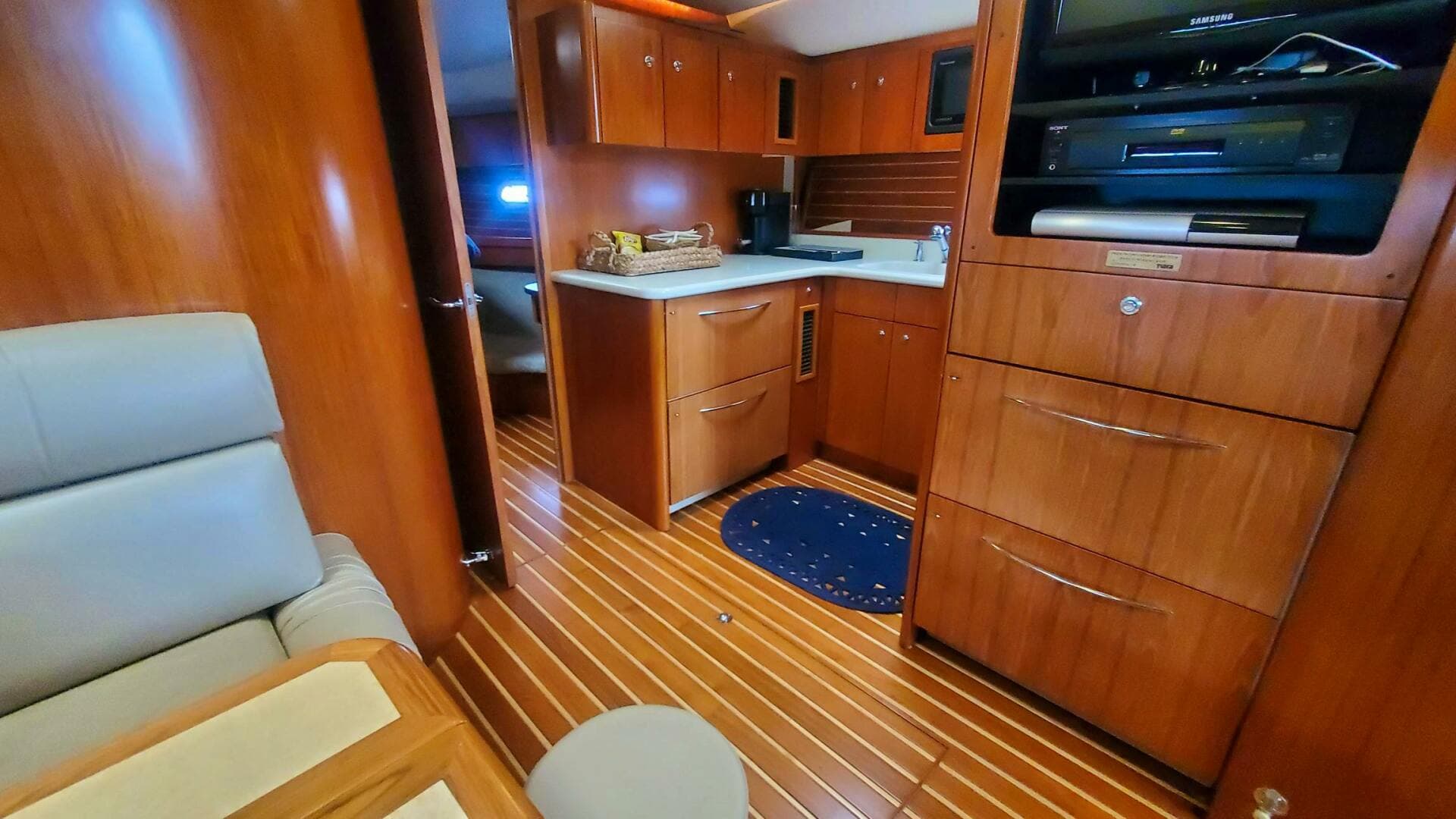 2001 Tiara — photo 14