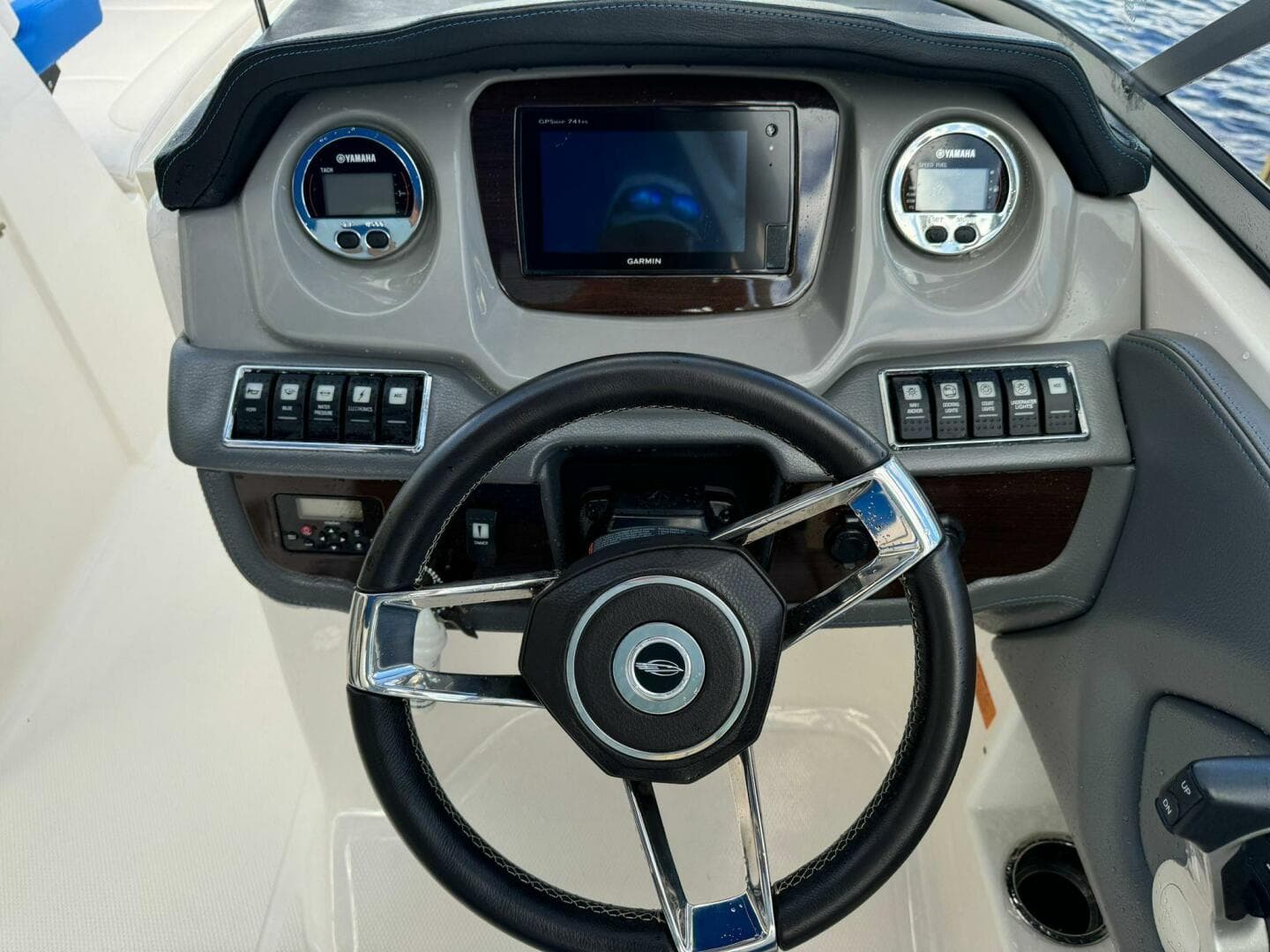 2017 Chaparral 250 Suncoast — photo 13