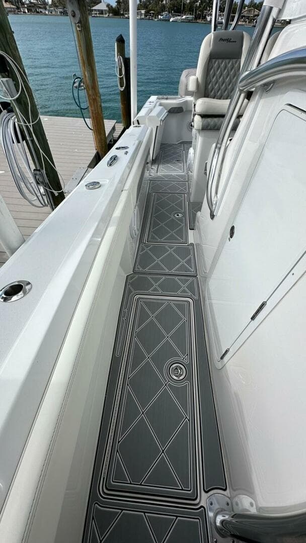 2023 Front Runner 36 CC — photo 10