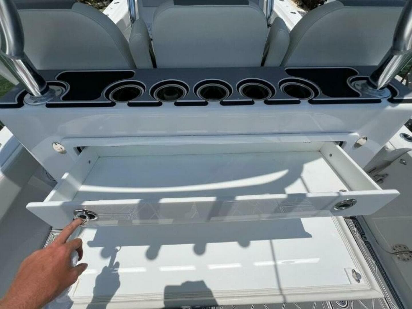 2023 Front Runner 36 CC — photo 6