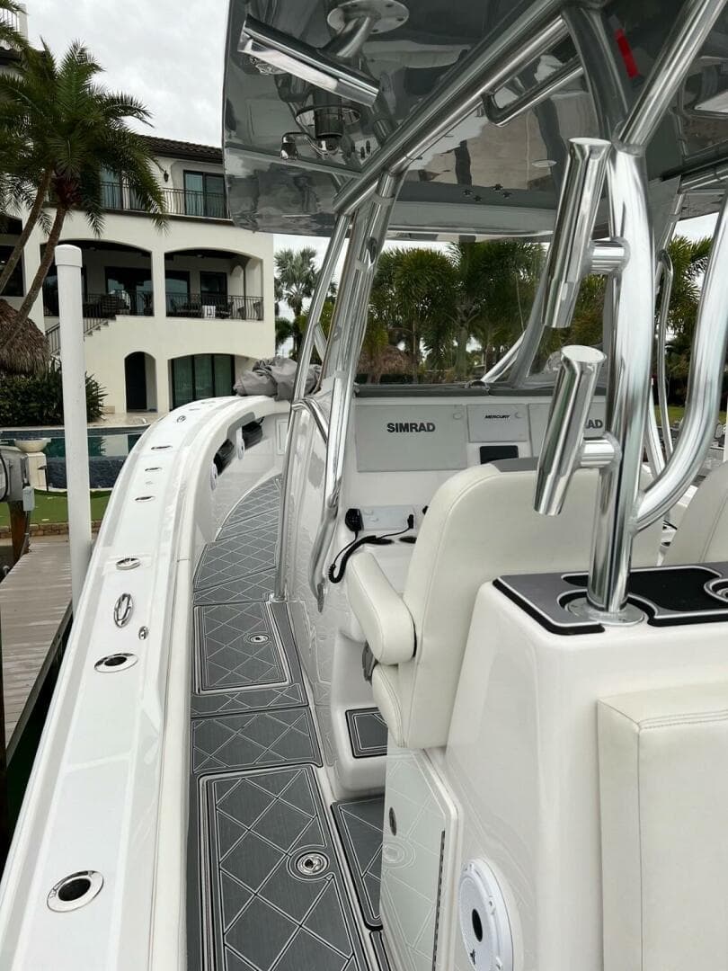 2023 Front Runner 36 CC — photo 9