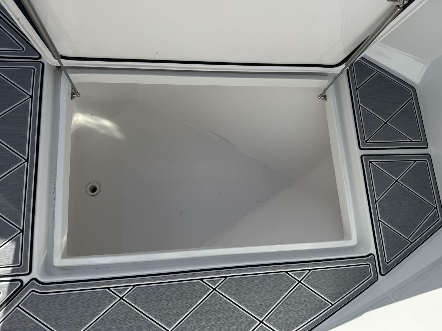 2023 Front Runner 36 CC — photo 52