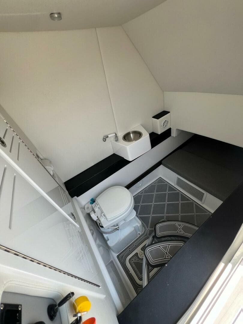 2023 Front Runner 36 CC — photo 17