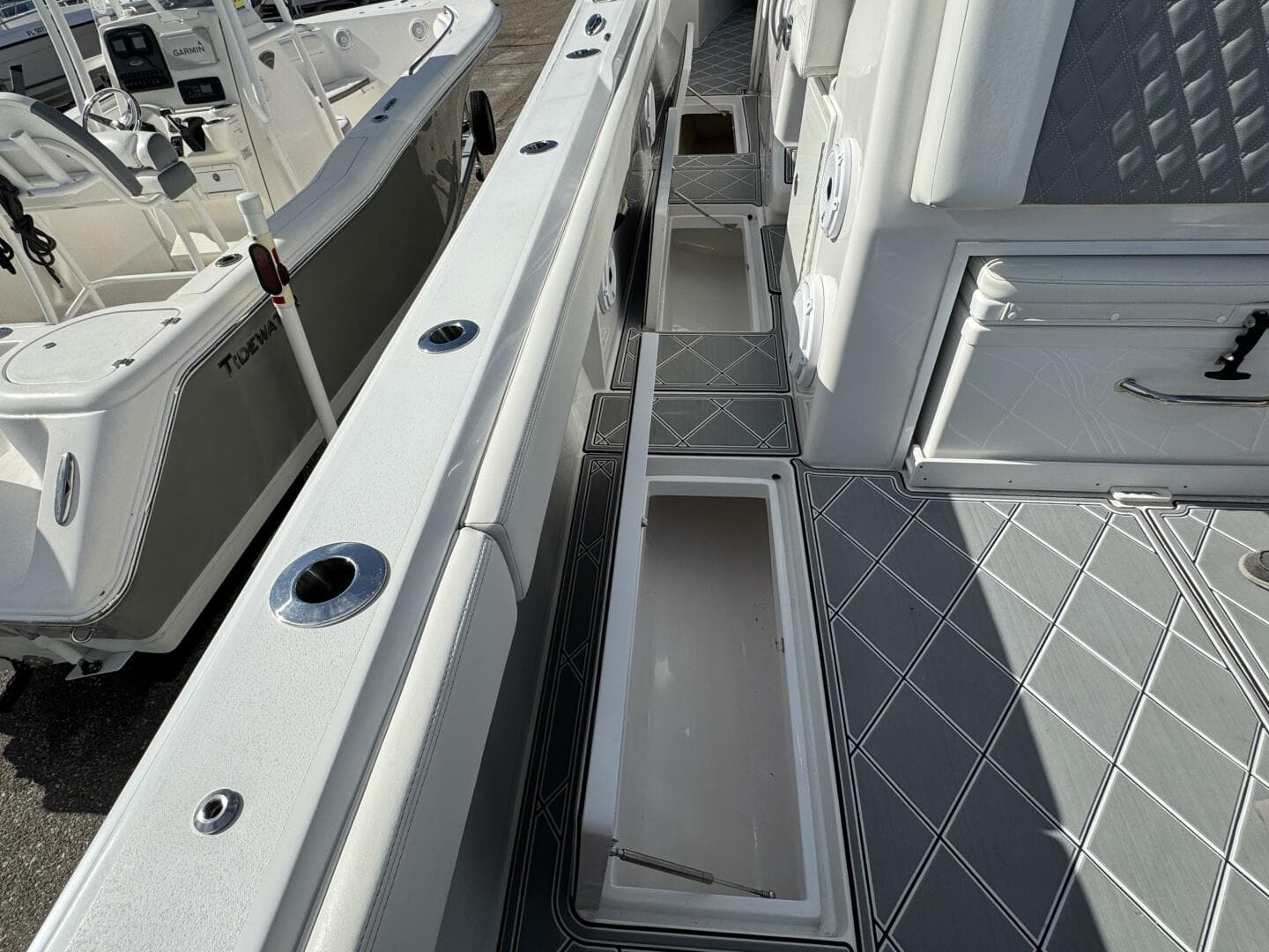 2023 Front Runner 36 CC — photo 43