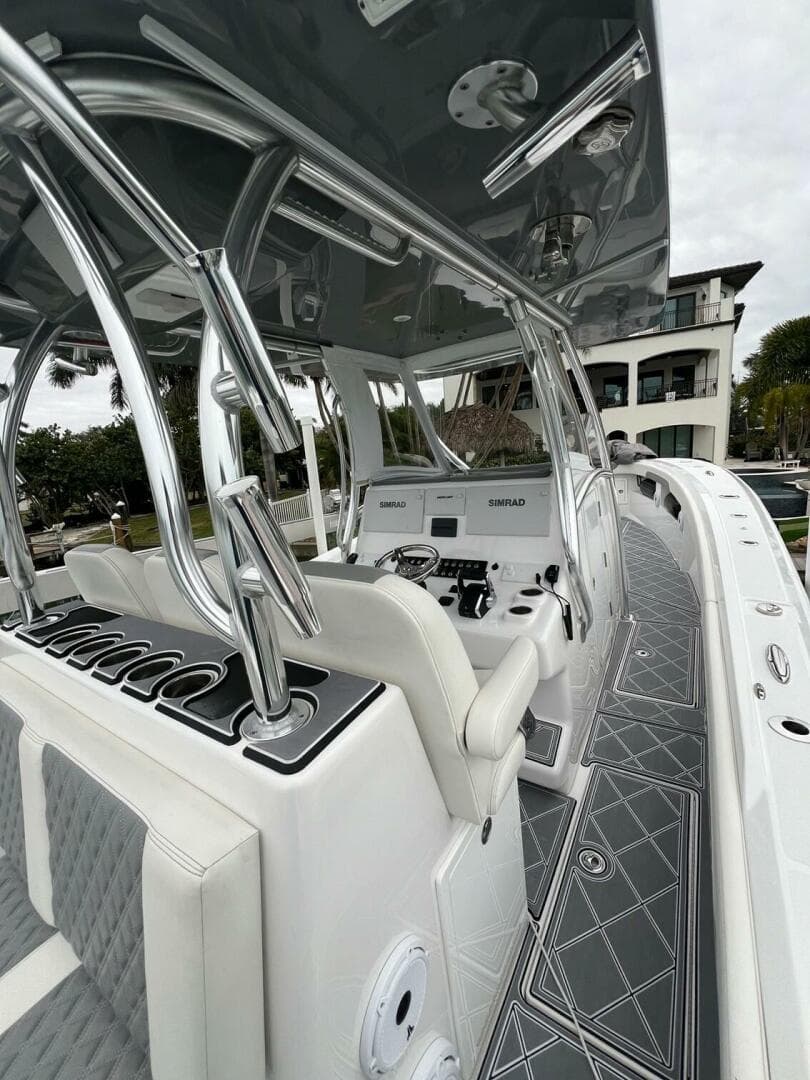 2023 Front Runner 36 CC — photo 12