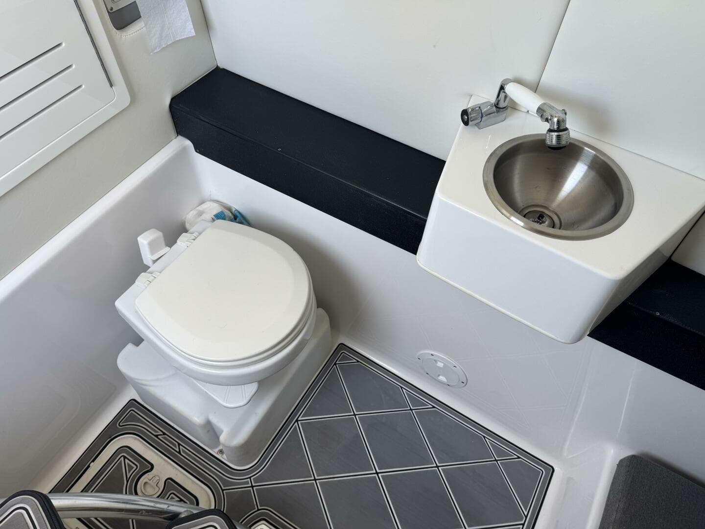 2023 Front Runner 36 CC — photo 27