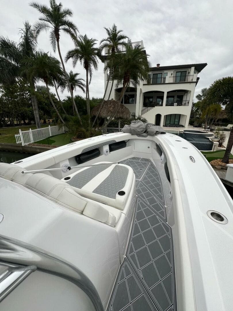 2023 Front Runner 36 CC — photo 14