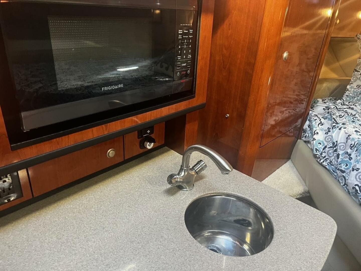 2007 Sea Ray Sundancer — photo 17