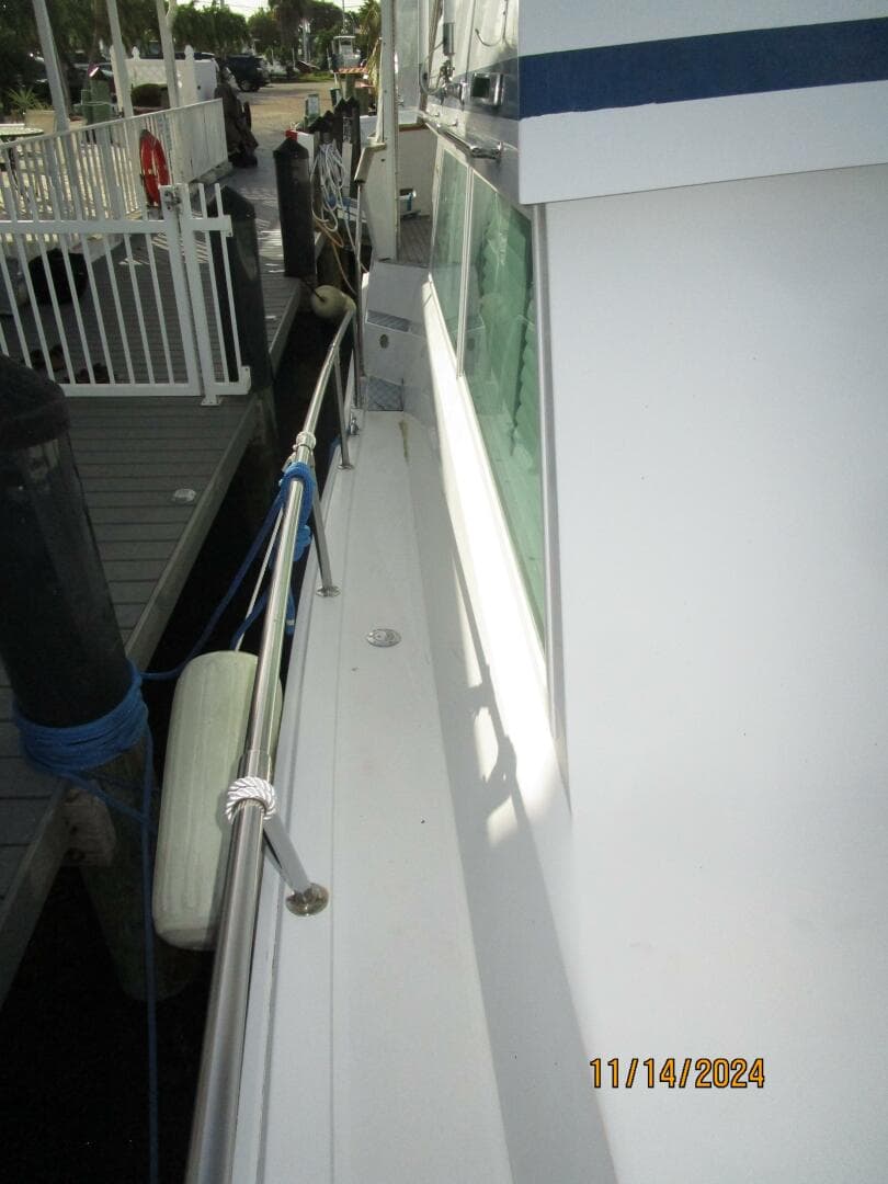 1988 Viking 44 Sundeck — photo 13
