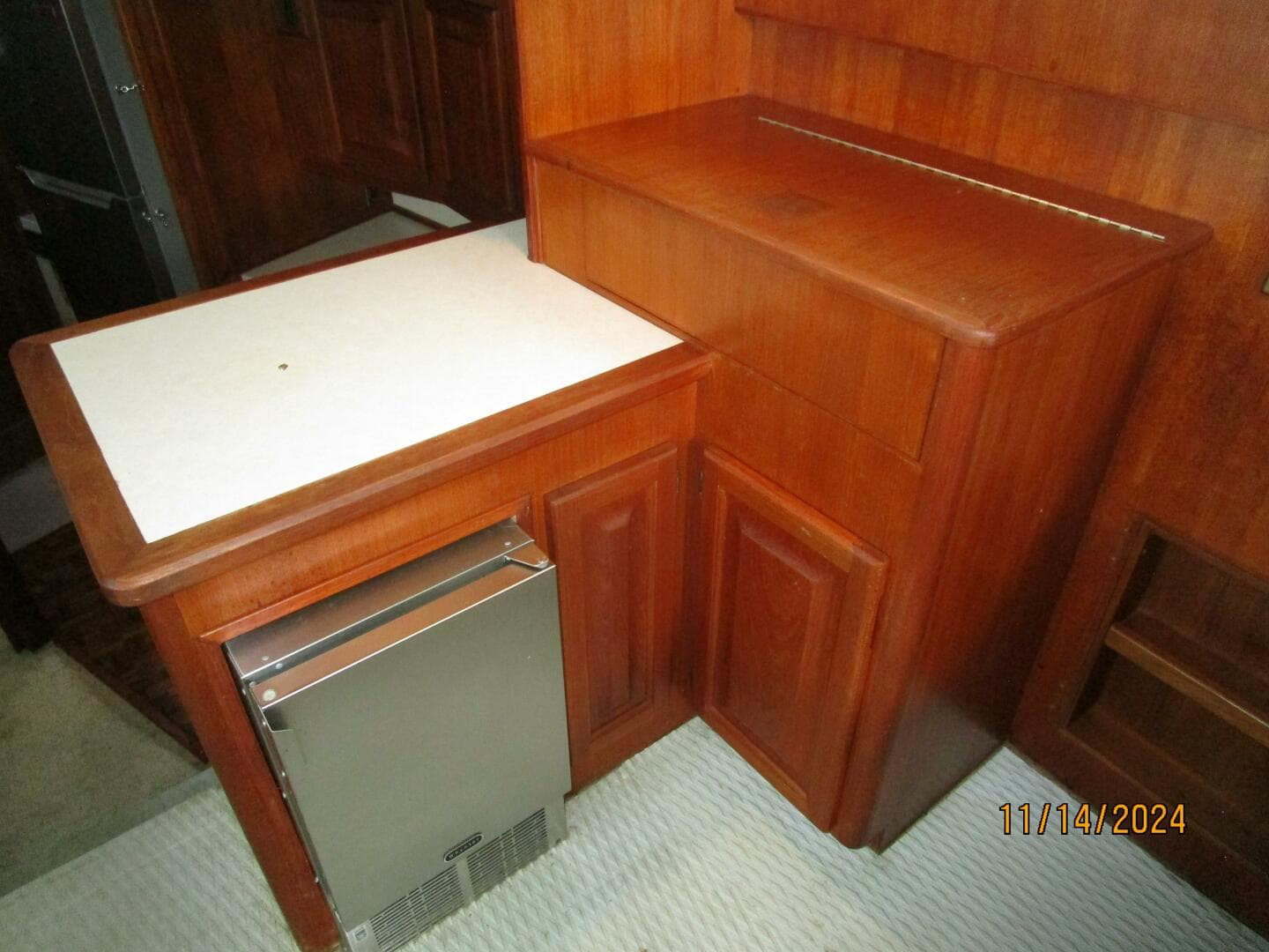 1988 Viking 44 Sundeck — photo 35