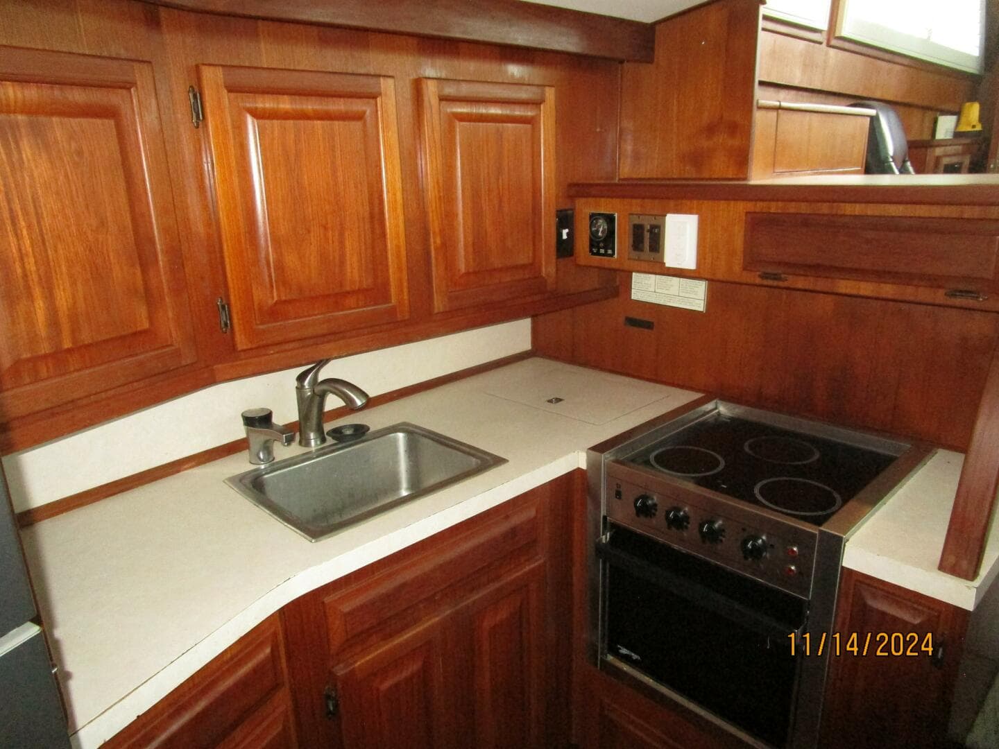 1988 Viking 44 Sundeck — photo 44