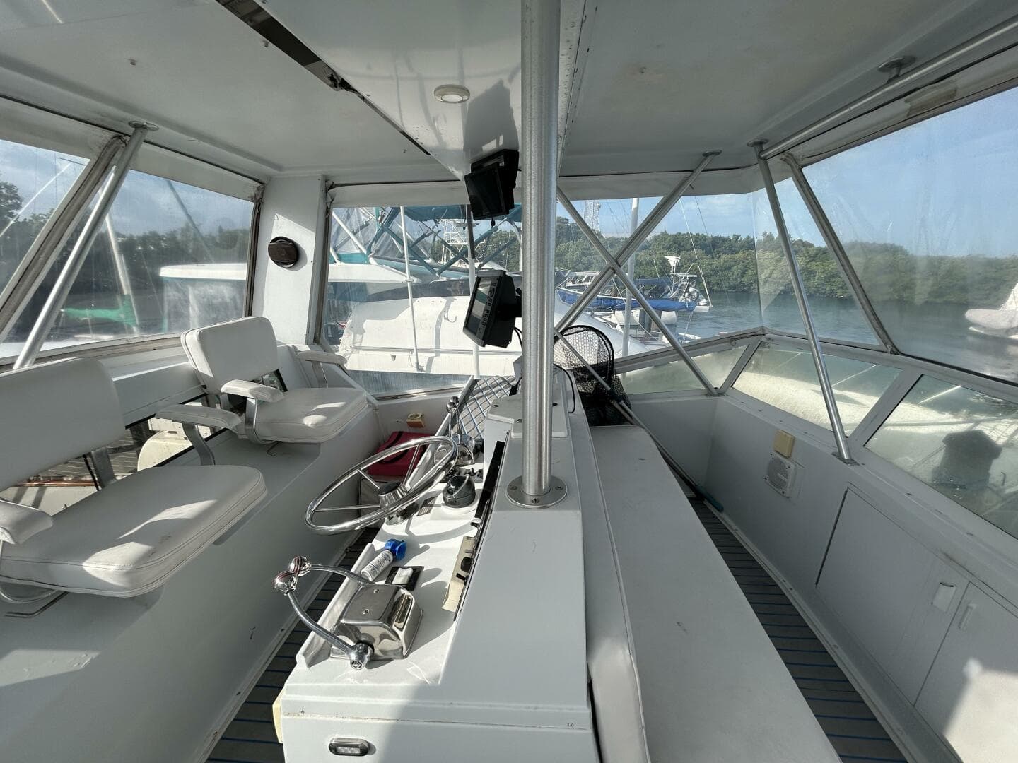 1988 Viking 44 Sundeck — photo 16