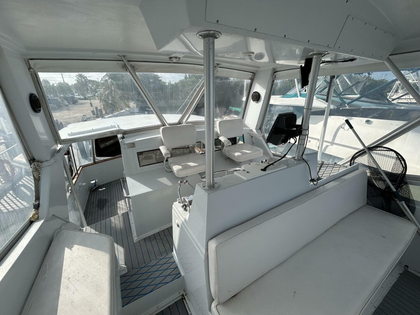 1988 Viking 44 Sundeck — photo 15