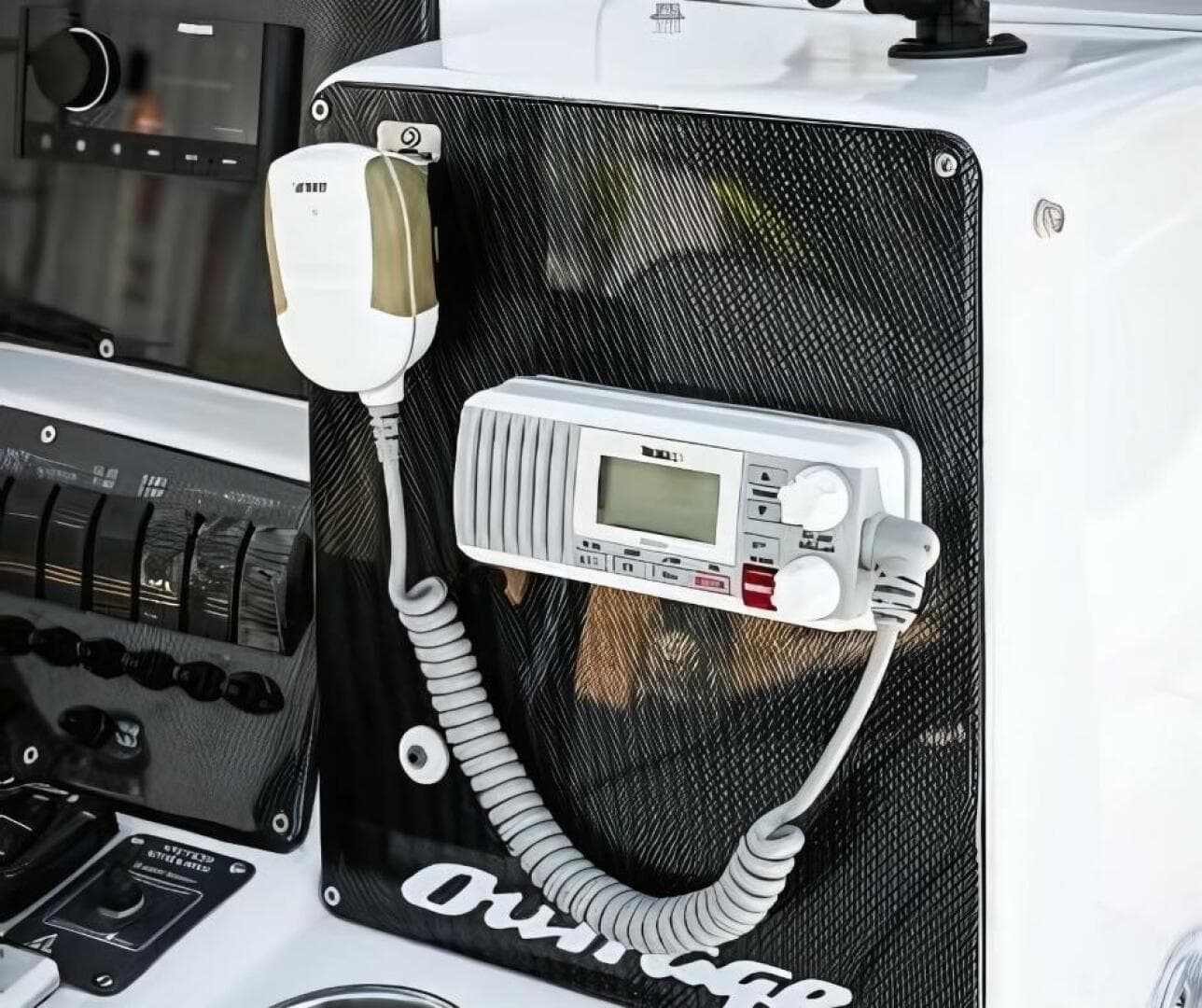 1999 Boston Whaler — photo 11