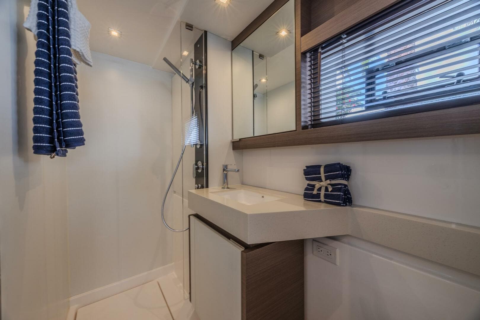 2024 Leopard 53 Powercat — photo 22