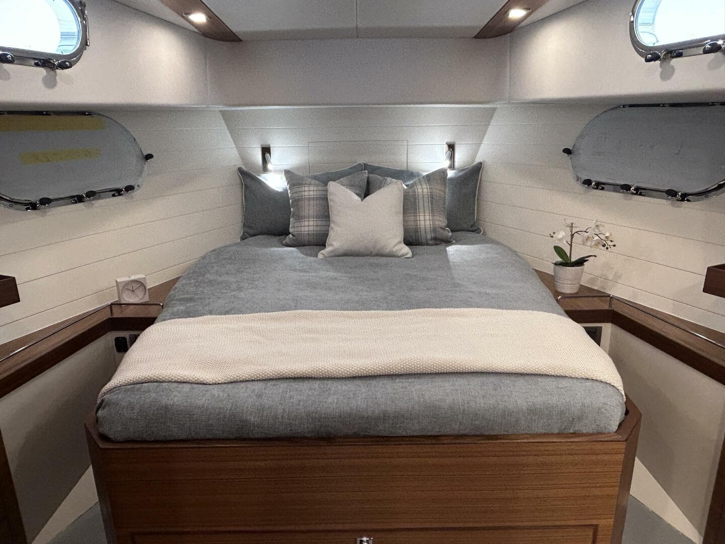 2027 Outback Yachts Outback 50 — photo 13