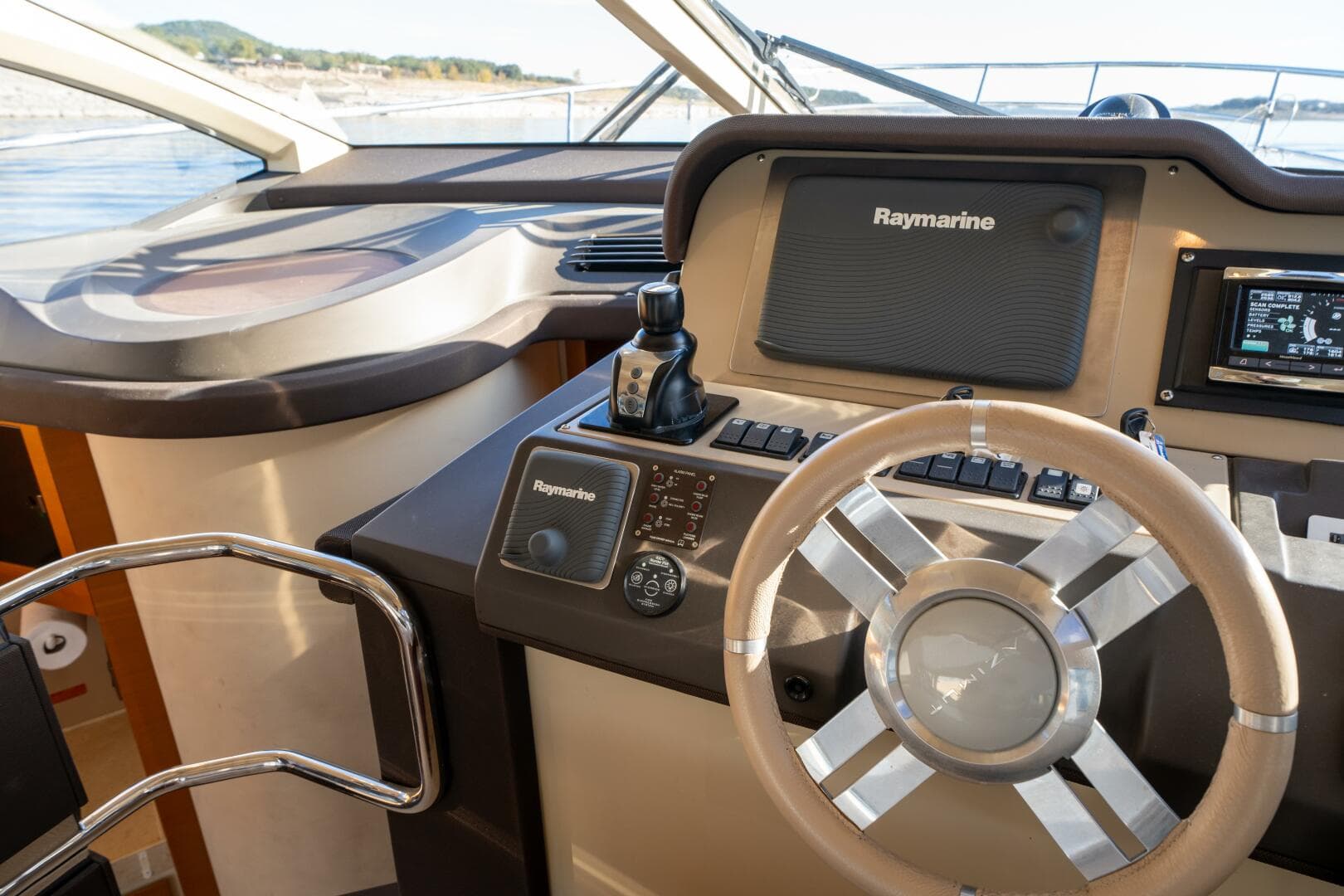 2013 Azimut 40 Flybridge — photo 31