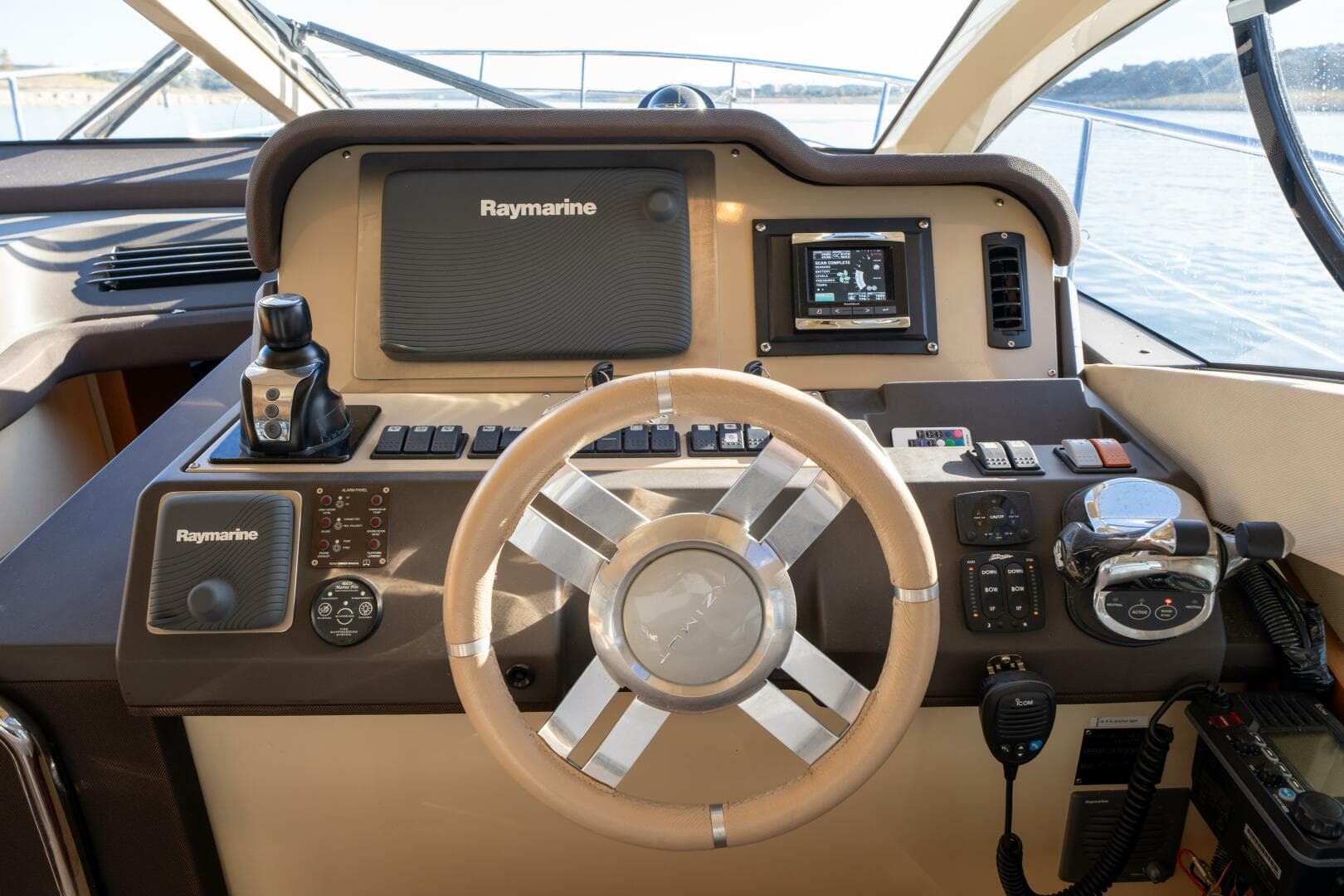 2013 Azimut 40 Flybridge — photo 30
